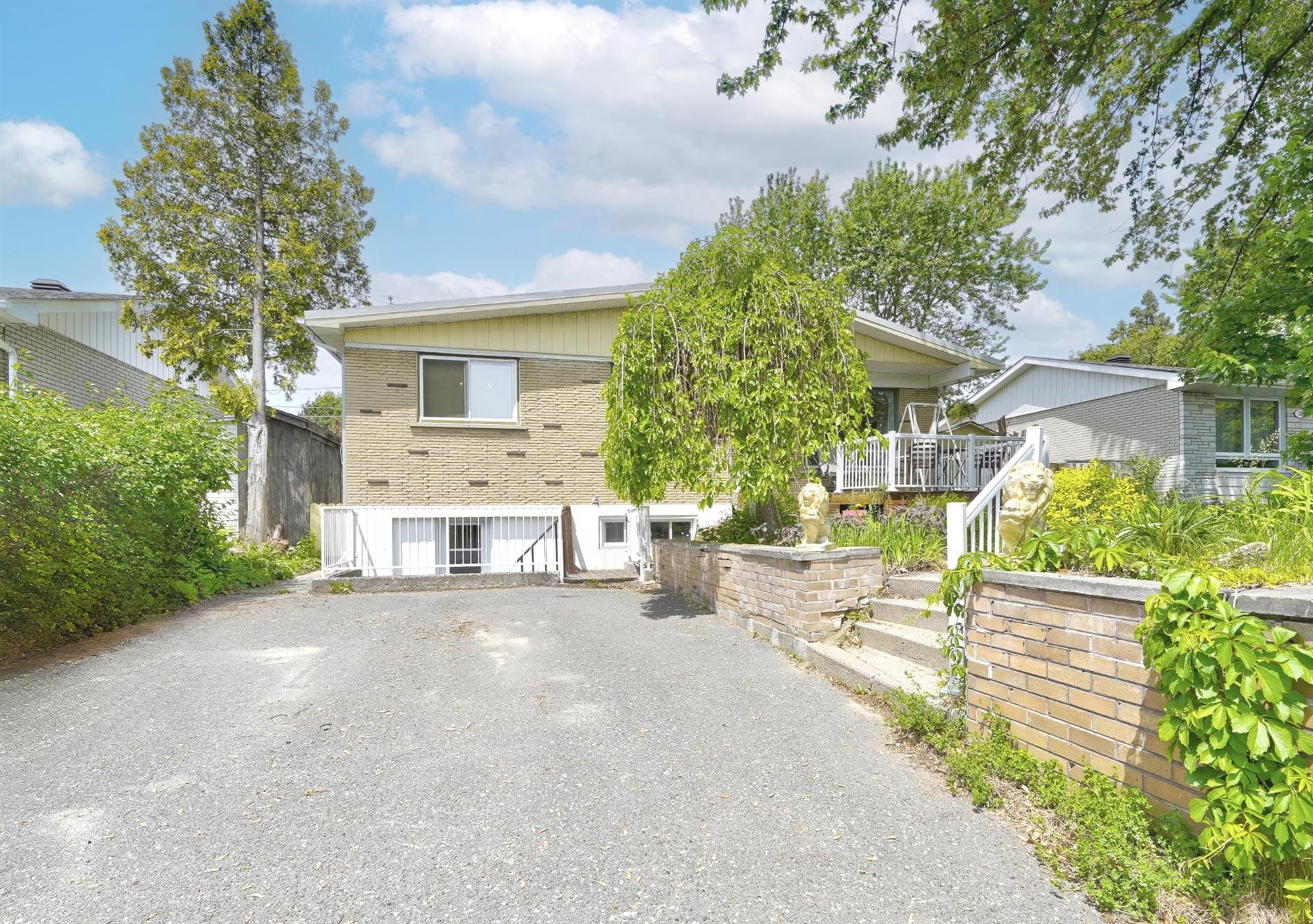 385 Rue Pelletier — photo 1