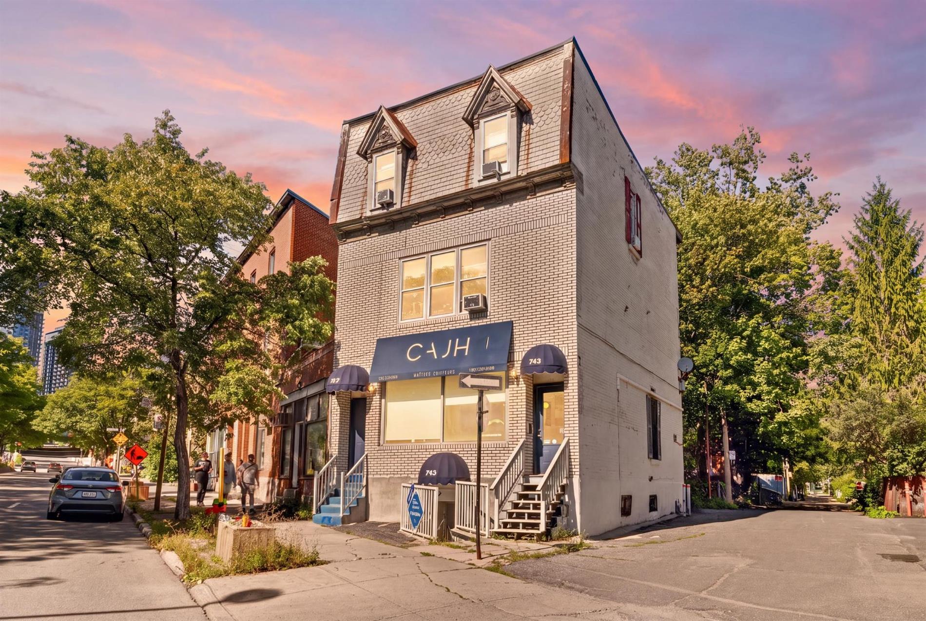 743-747 Av. Atwater — photo 1