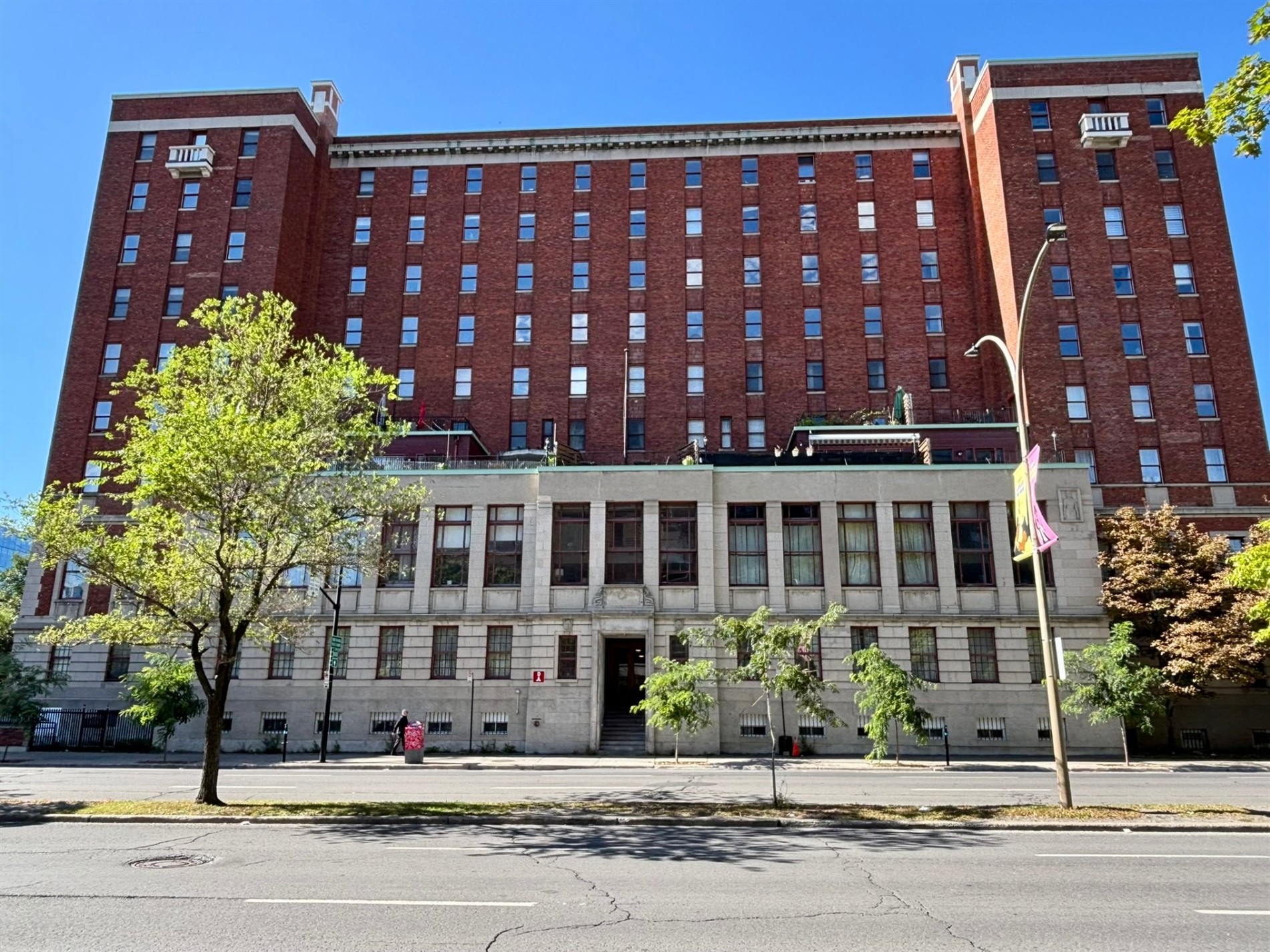 605-65 Boul. René-Lévesque E. — photo 1