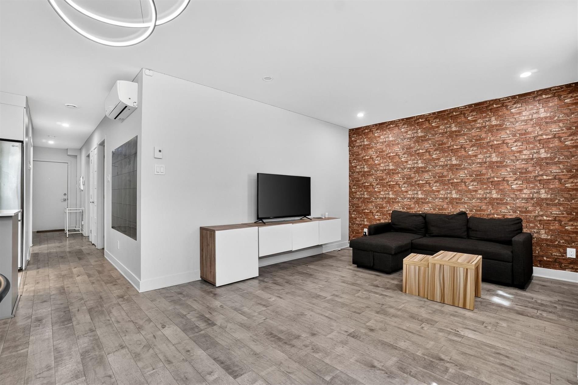 1-10027 Boul. St-Laurent — photo 2