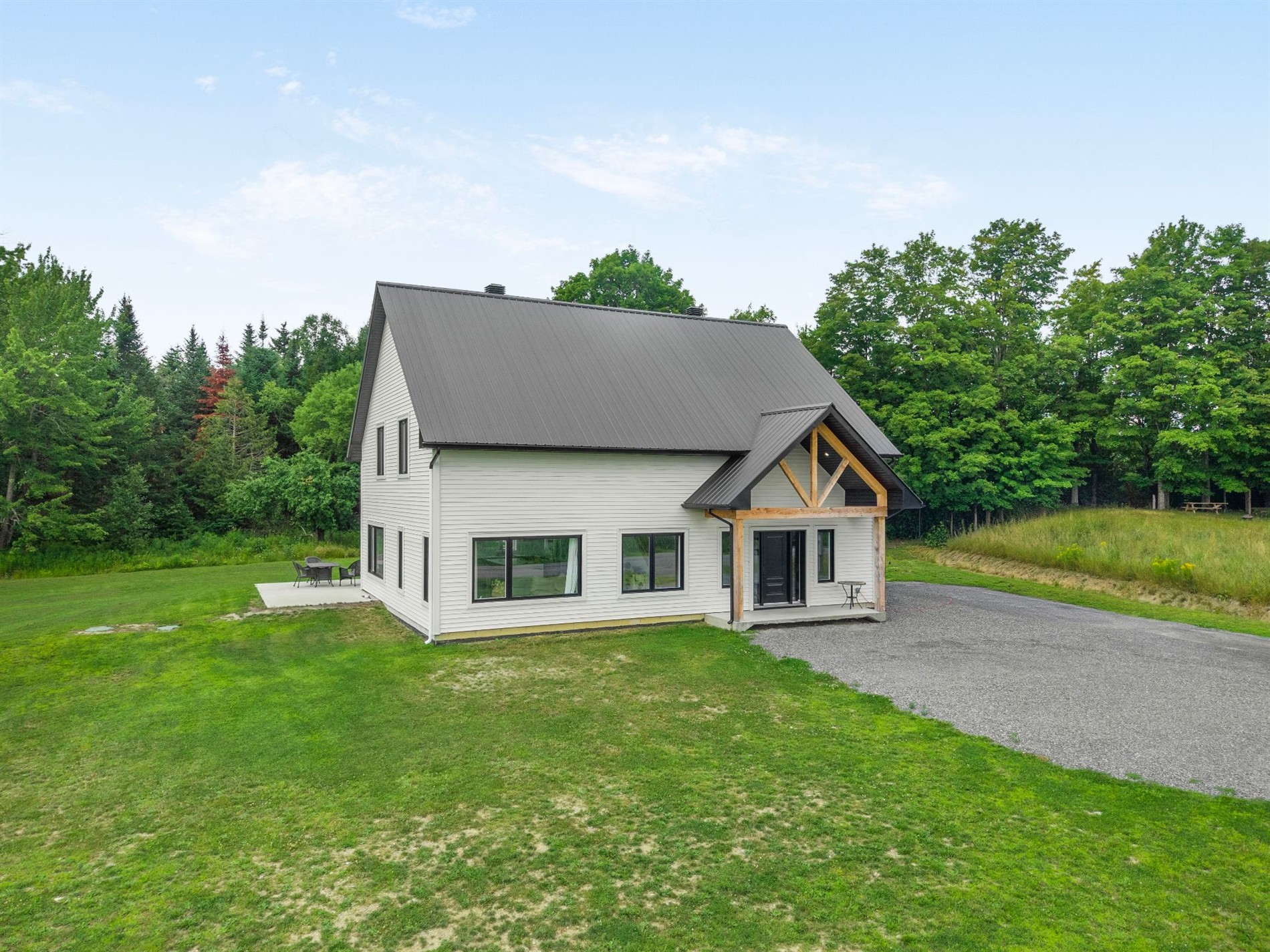 1115 Ch. Favreau — photo 2