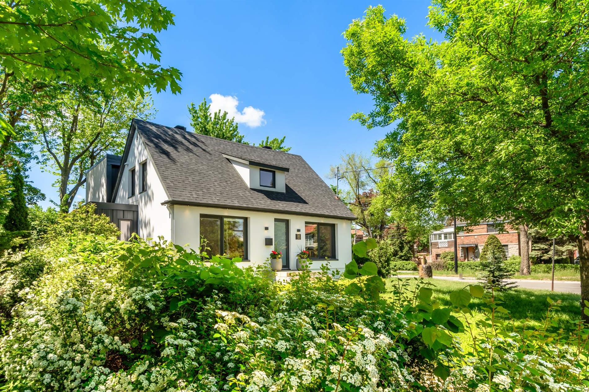 5830 Av. des Cèdres — photo 2