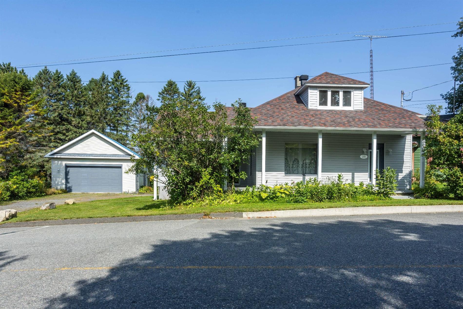 100 Rue St-Jean — photo 1