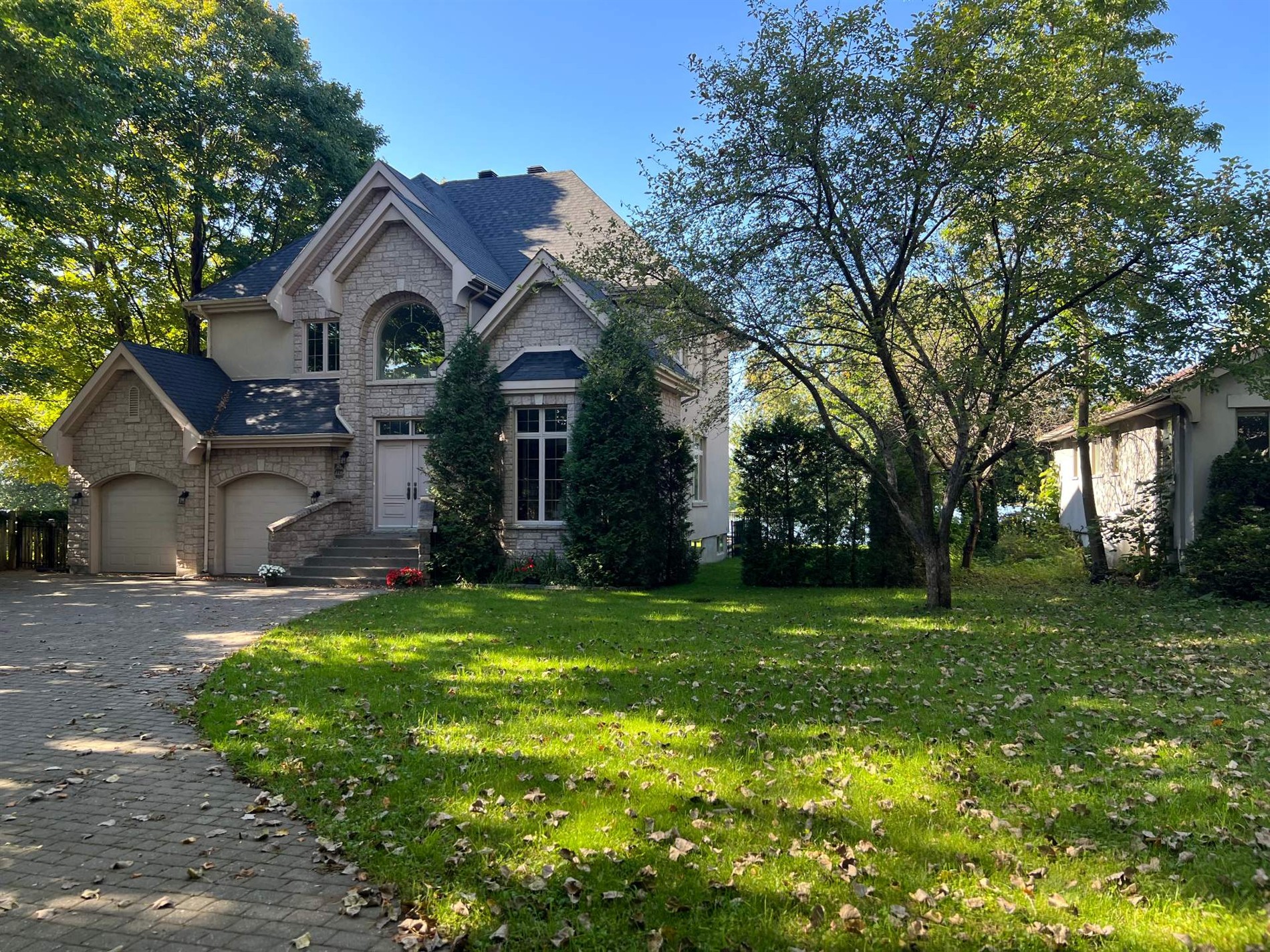 4439 Boul. Ste-Rose — photo 1