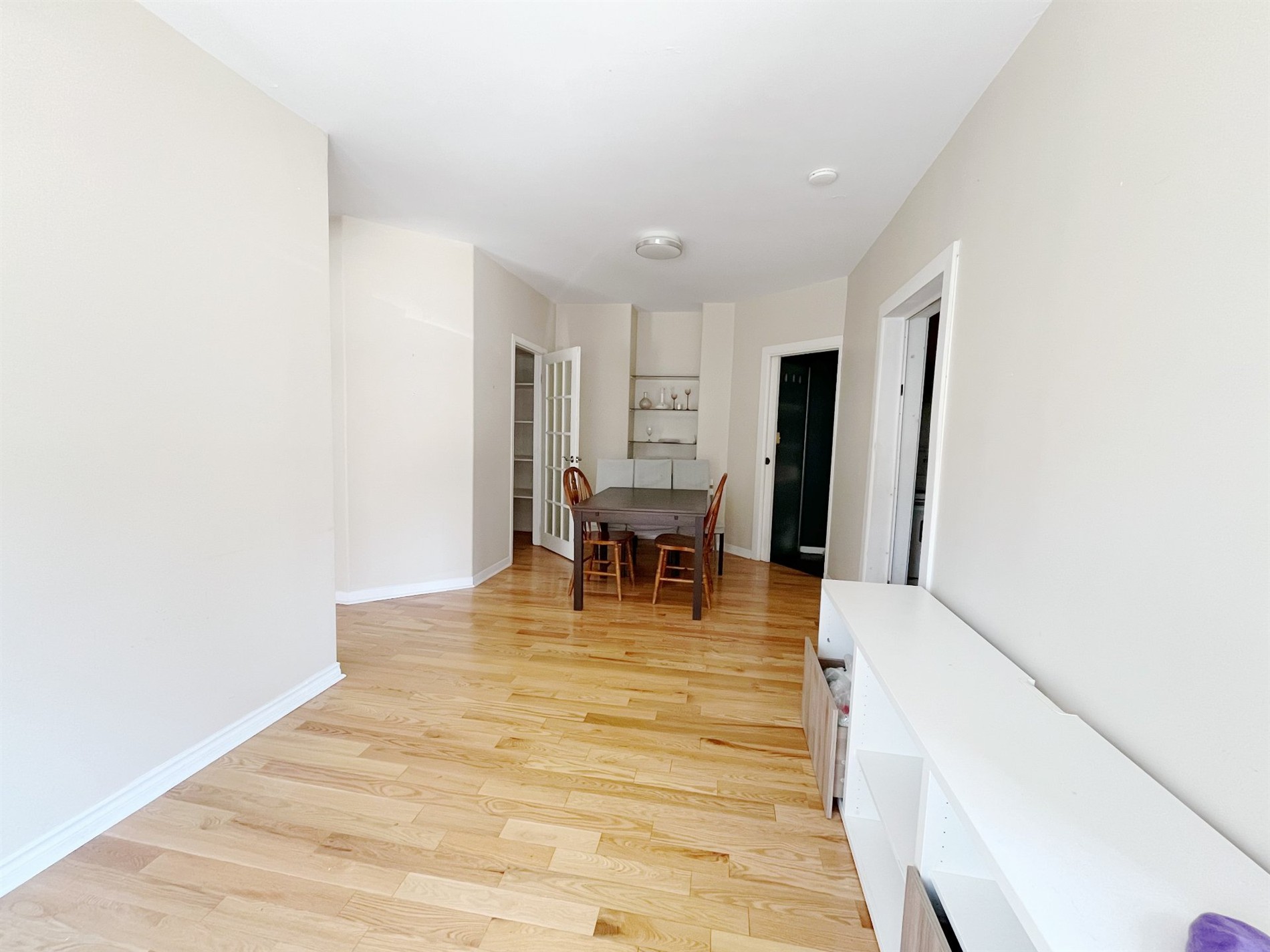 360 Rue Roy E. — photo 2