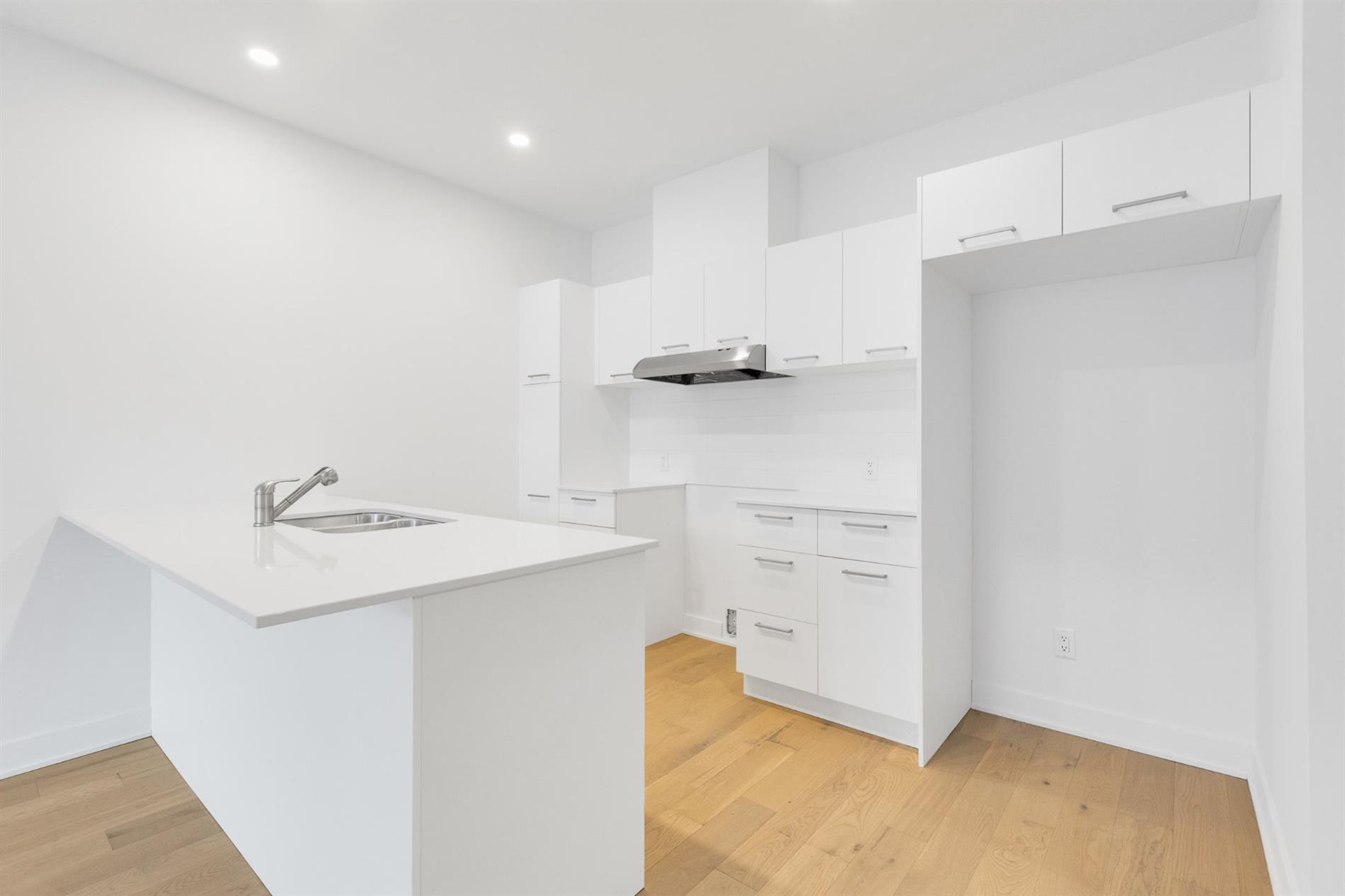 105-5410 Av. Papineau — photo 3