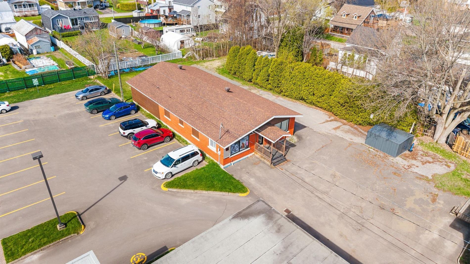 1750 Av. des Hirondelles — photo 2