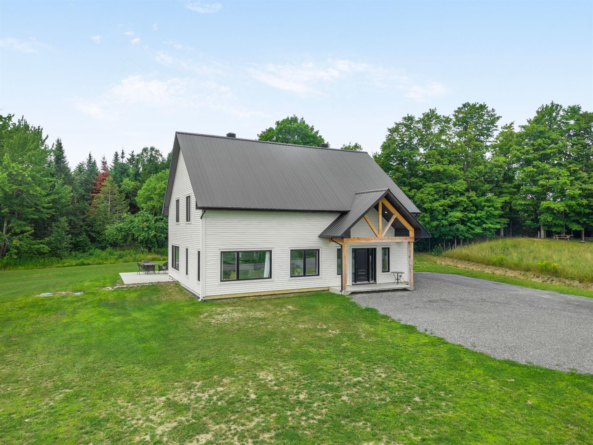 1115 Ch. Favreau — photo 2