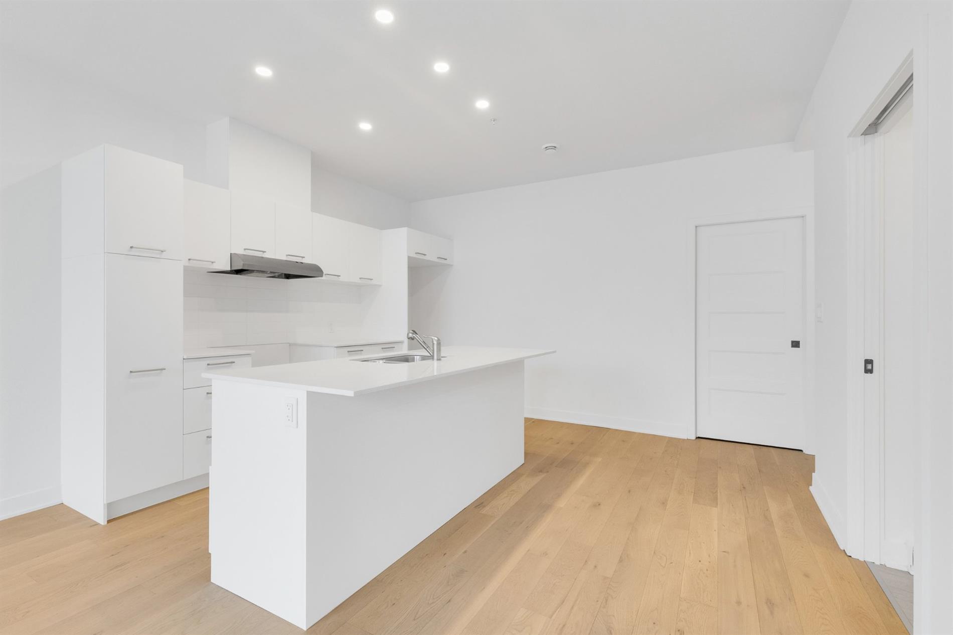 104-5410 Av. Papineau — photo 3