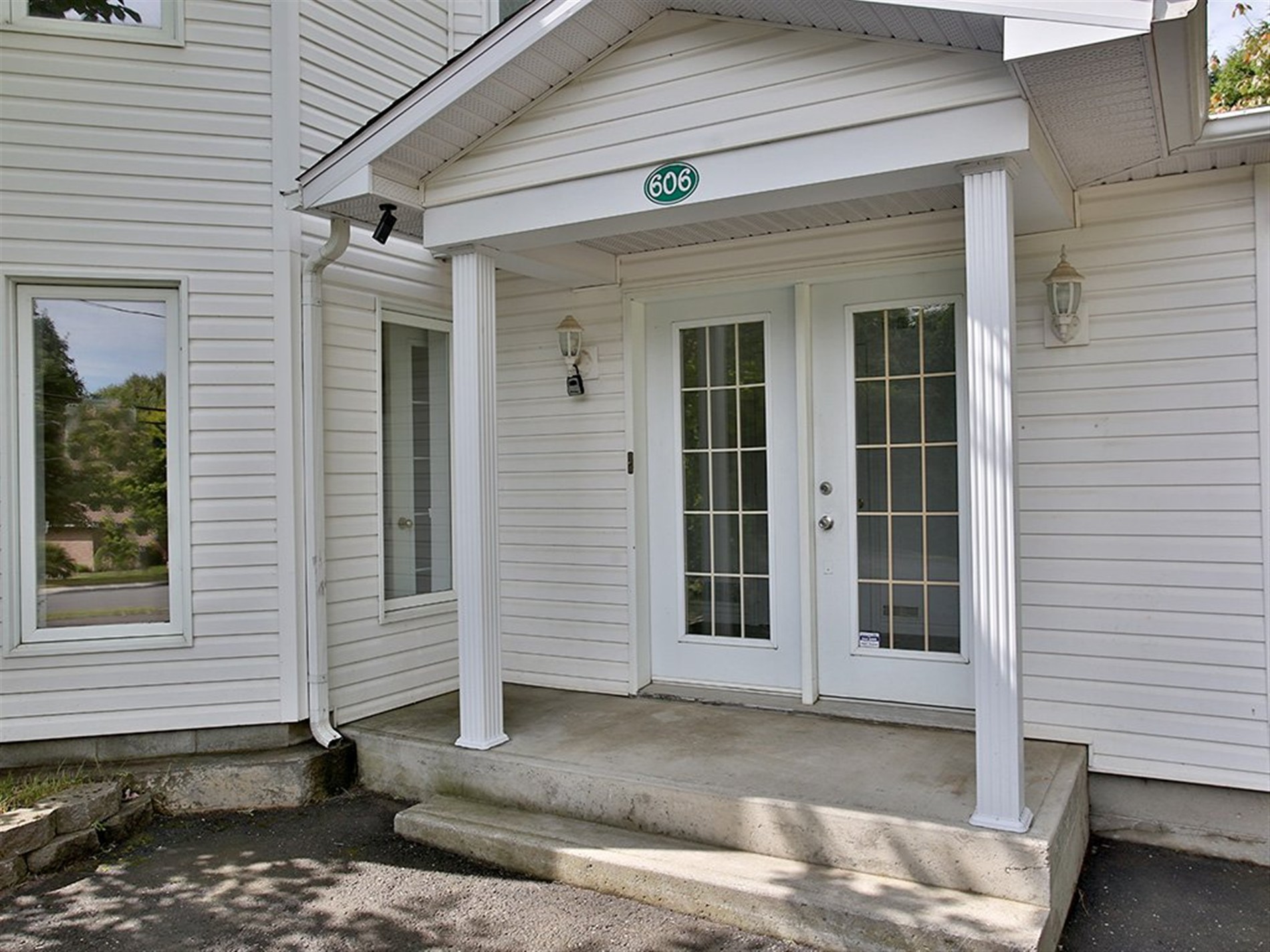 606 Rue Merrill — photo 3