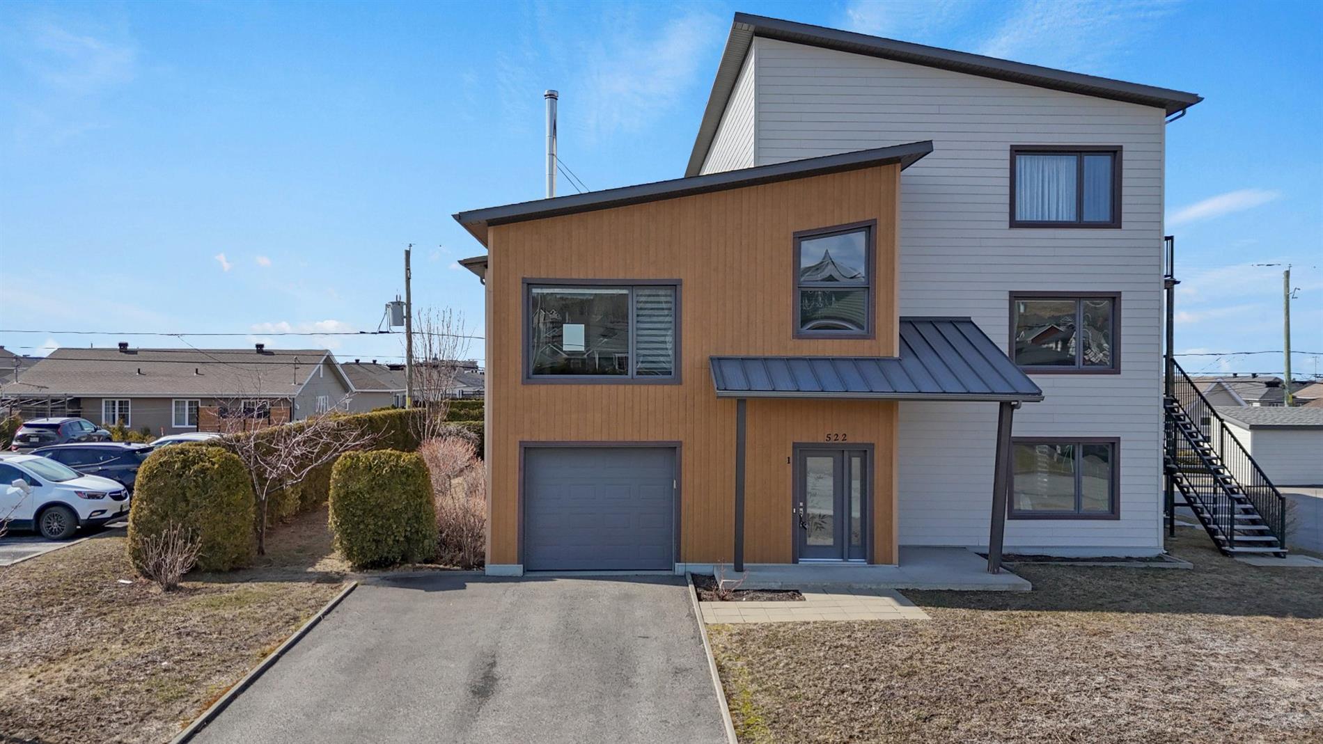 522 Av. Belzile — photo 1
