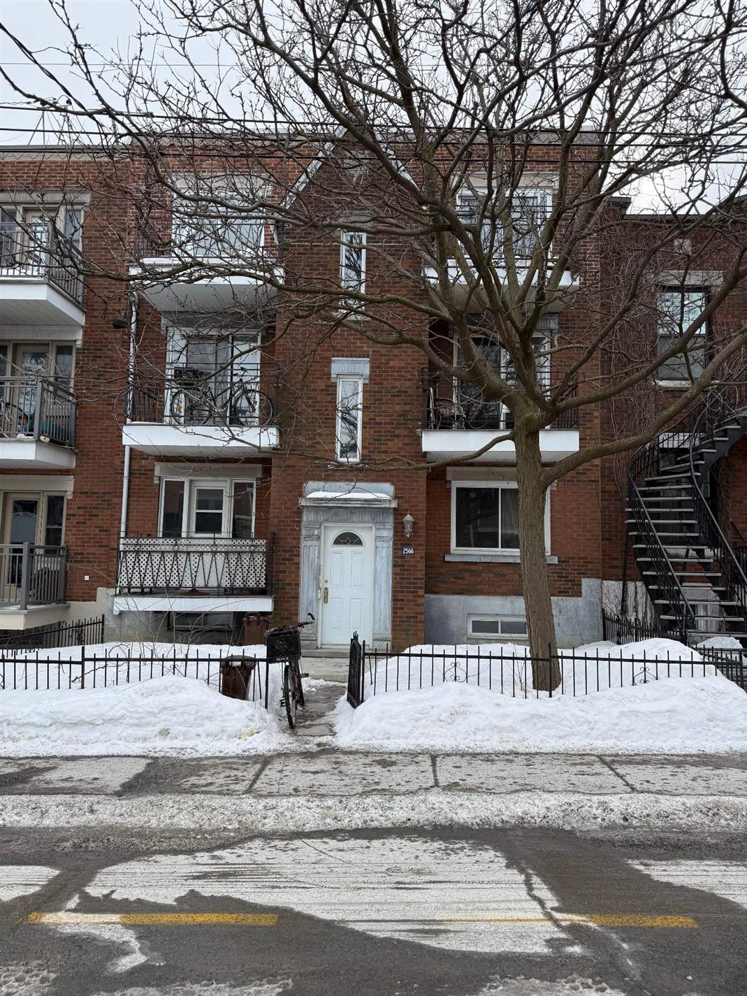2566 Av. Bourbonnière — photo 2