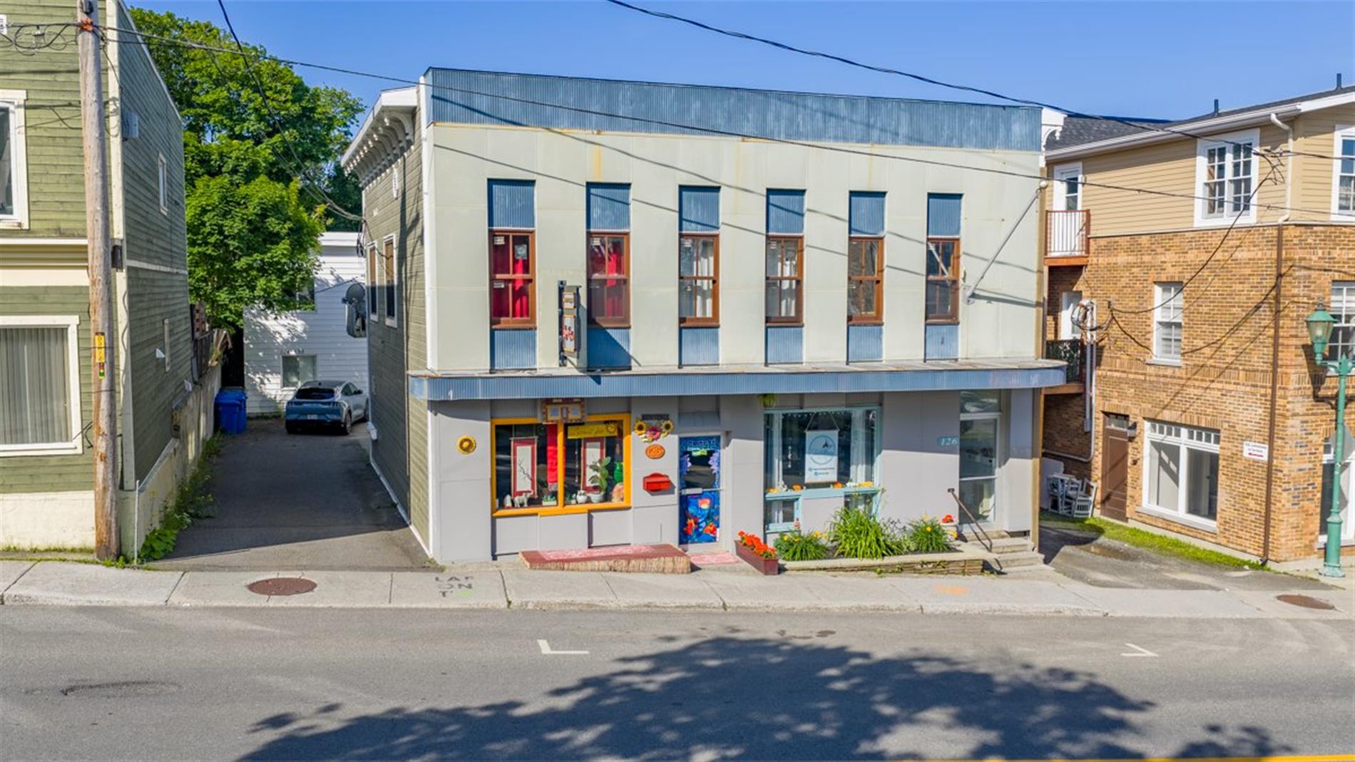 124-132 Rue LaFontaine — photo 1