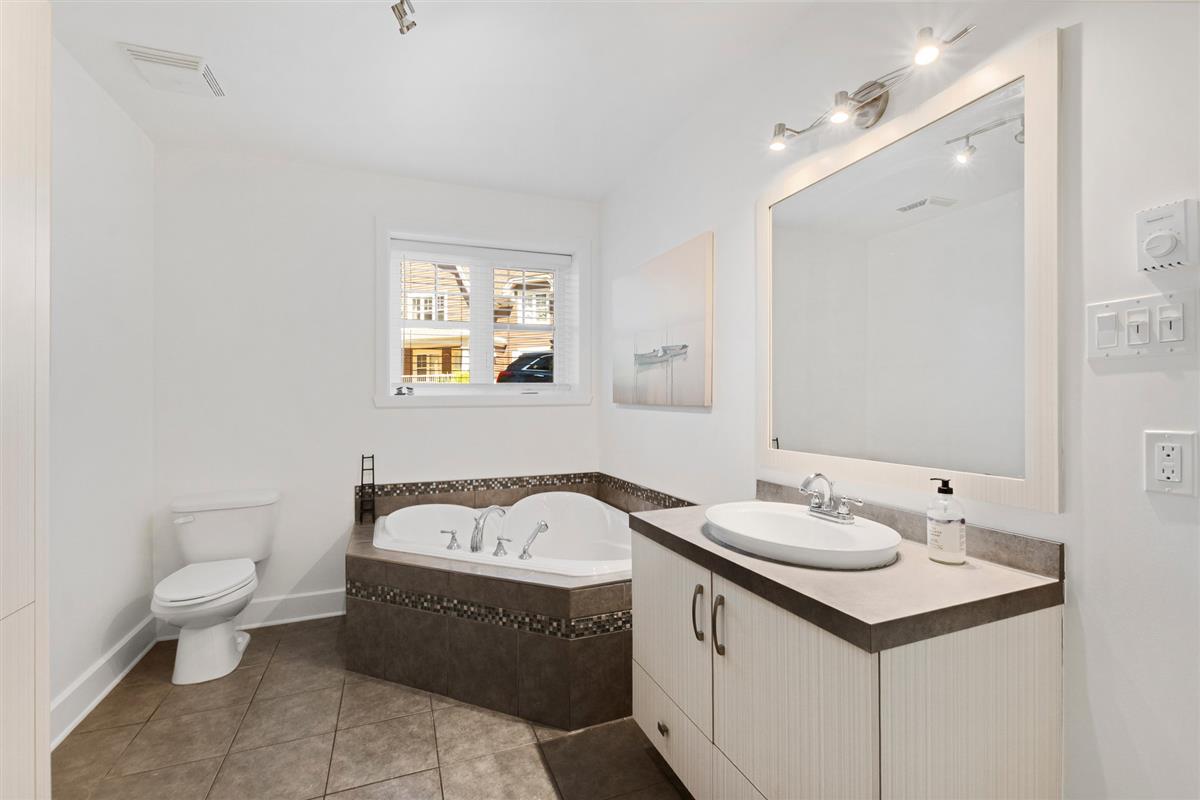 Vue 16 de la propriété réf. 23742914 – 282 Ch. de la Pinède J0R 1K0