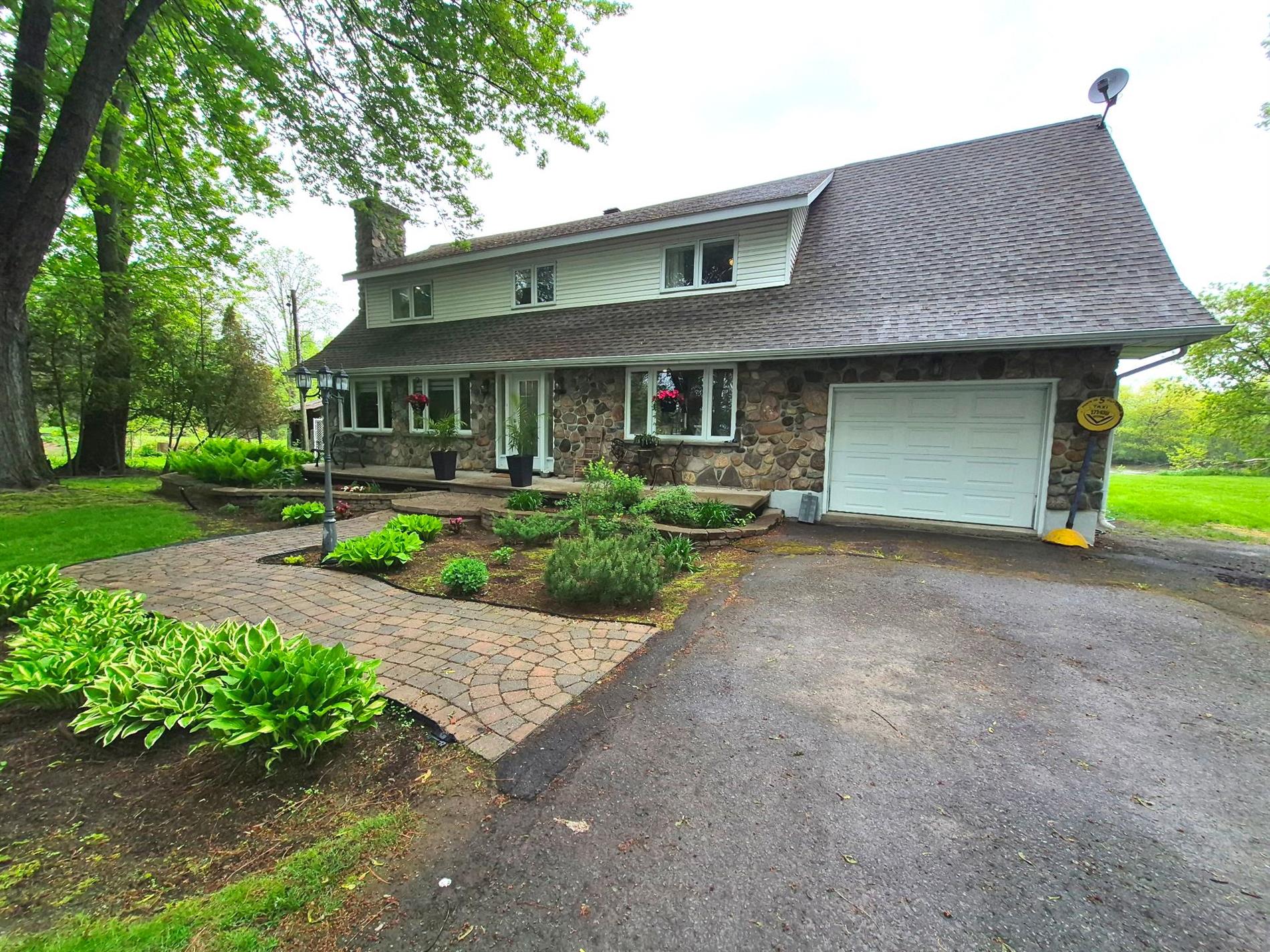5375 Boul. des Mille-Îles — photo 1