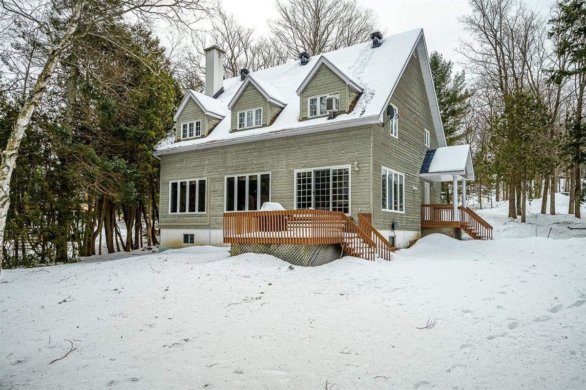 Maison à étages Sainte-Anne-des-Lacs