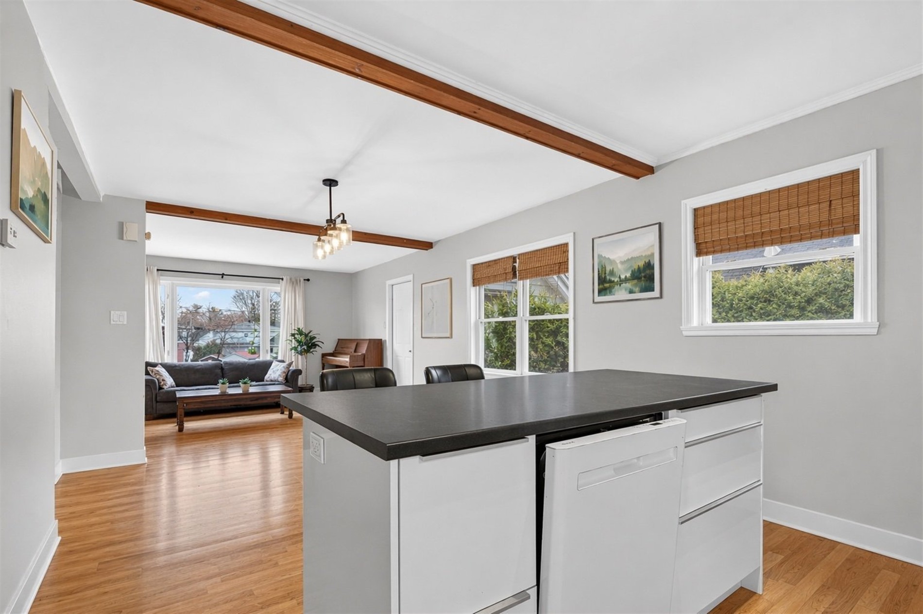 28 Av. Garden City — photo 1