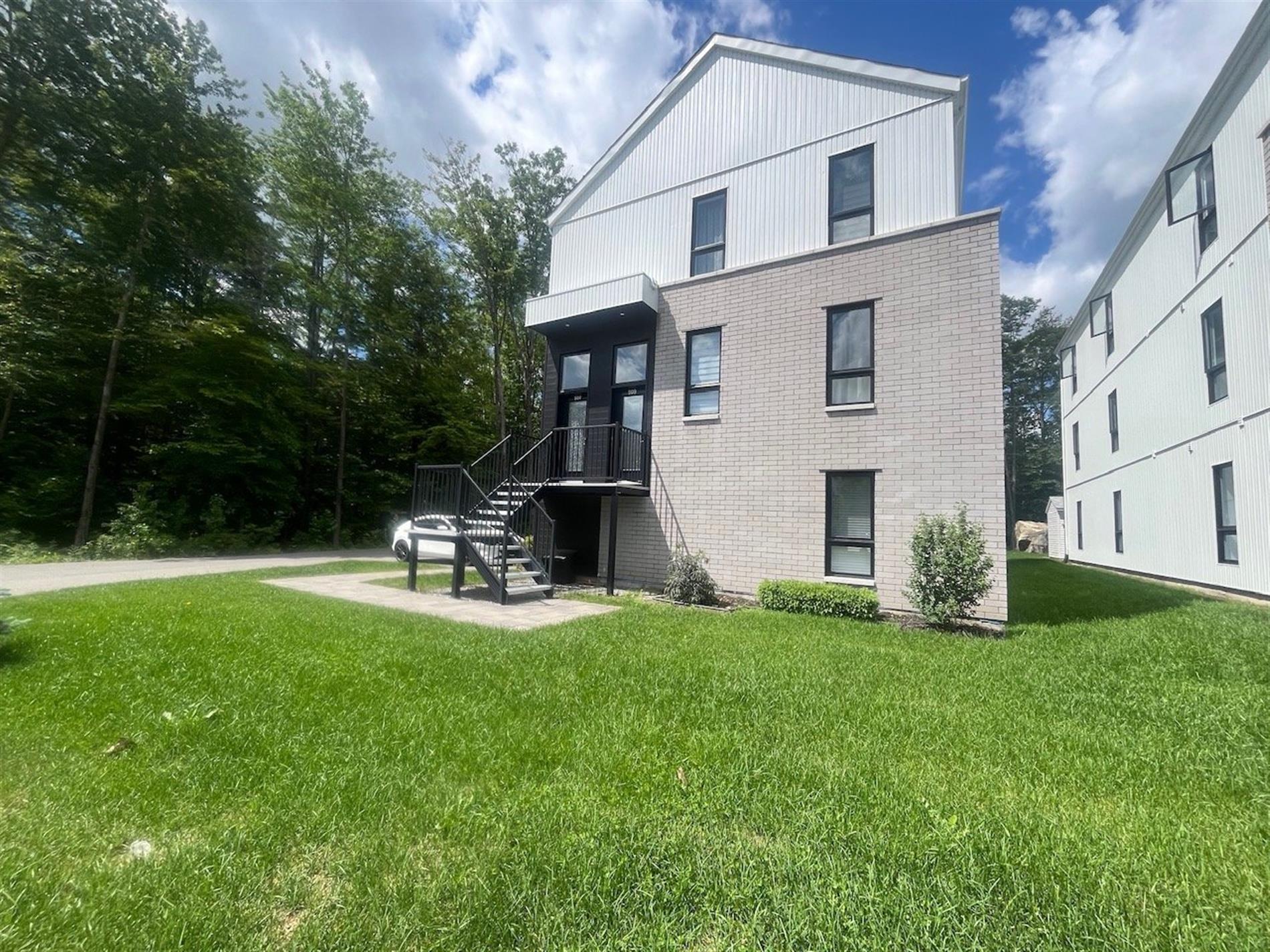 Triplex à vendre, Saint-Jérôme : photo principale