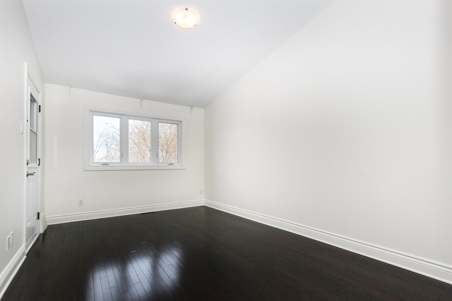 12-121 Av. Vanguard — photo 3