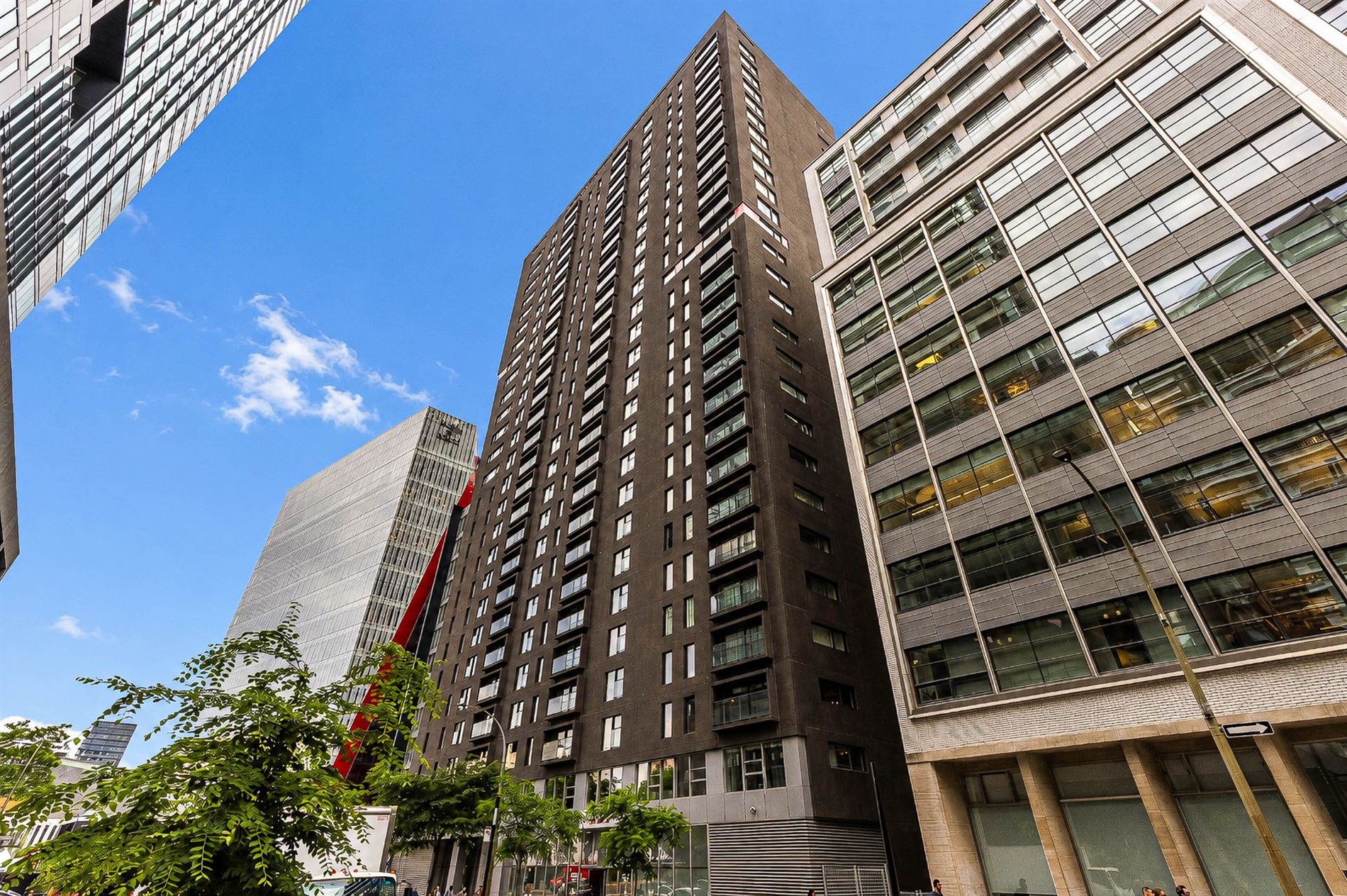 350 Boul. De Maisonneuve O. — photo 1
