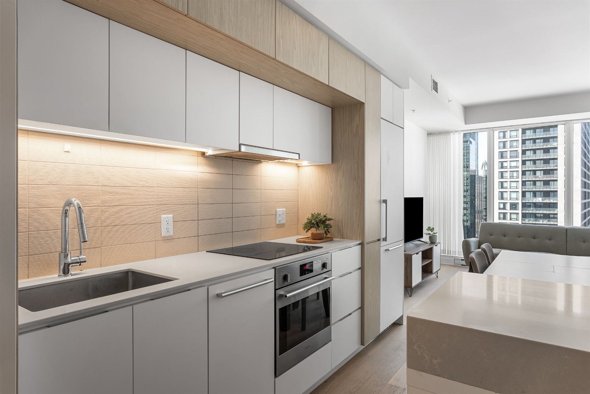 1288 Rue St-Antoine O. — photo 1