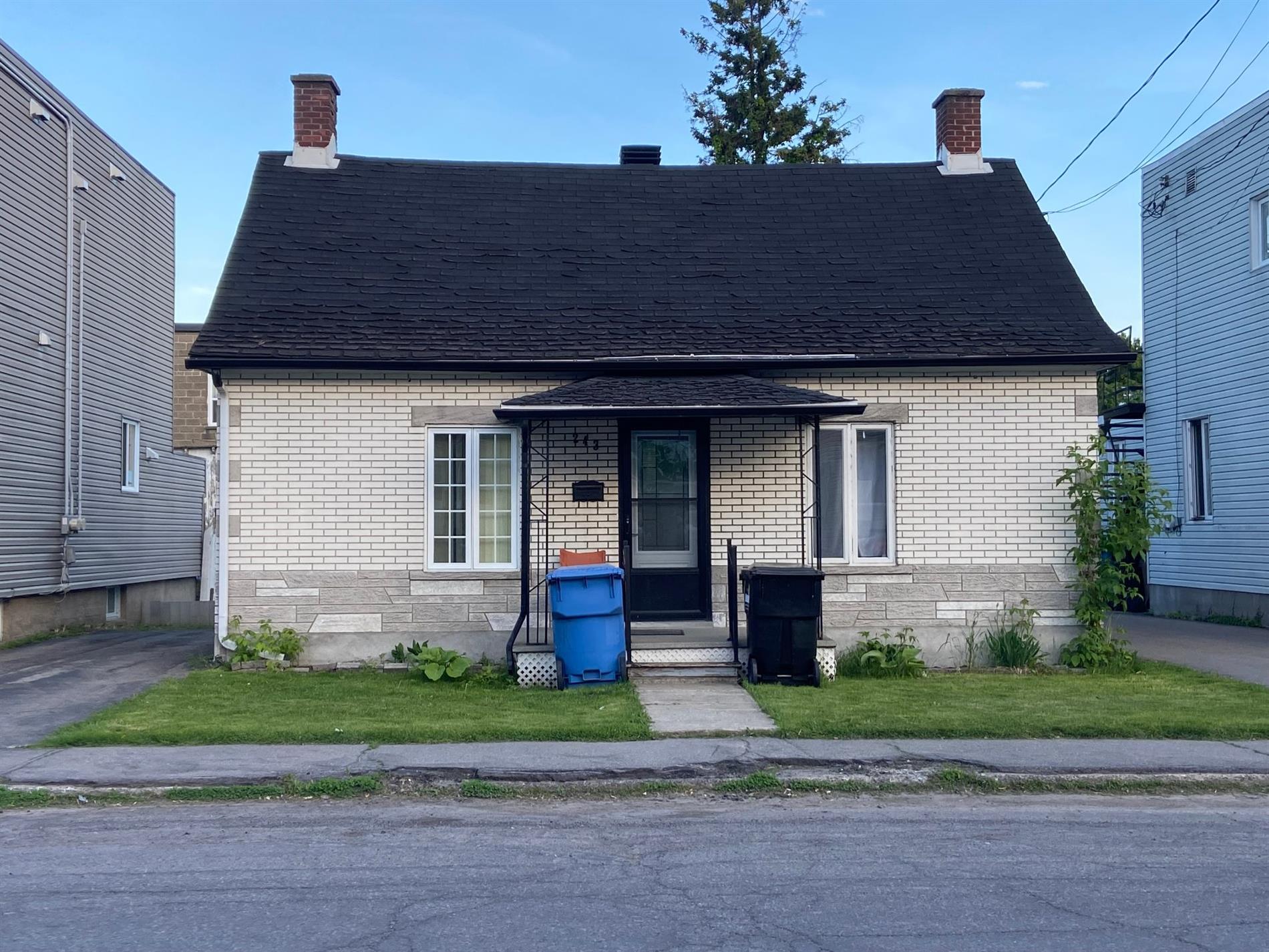 243 Rue Champlain — photo 1
