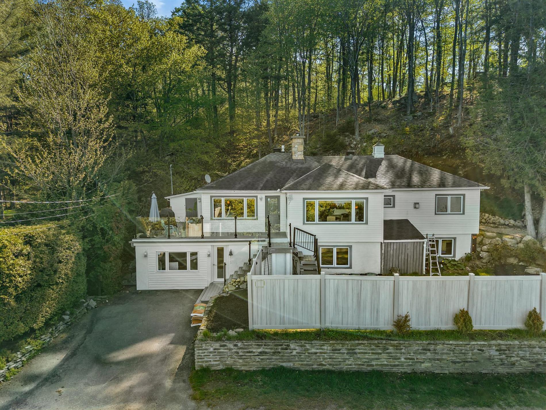 96 Ch. du Lac-Louisa N. — photo 3