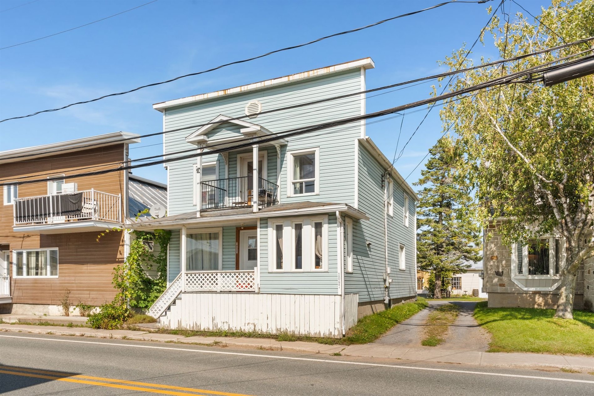 1095-1097 Av. des Hirondelles — photo 3