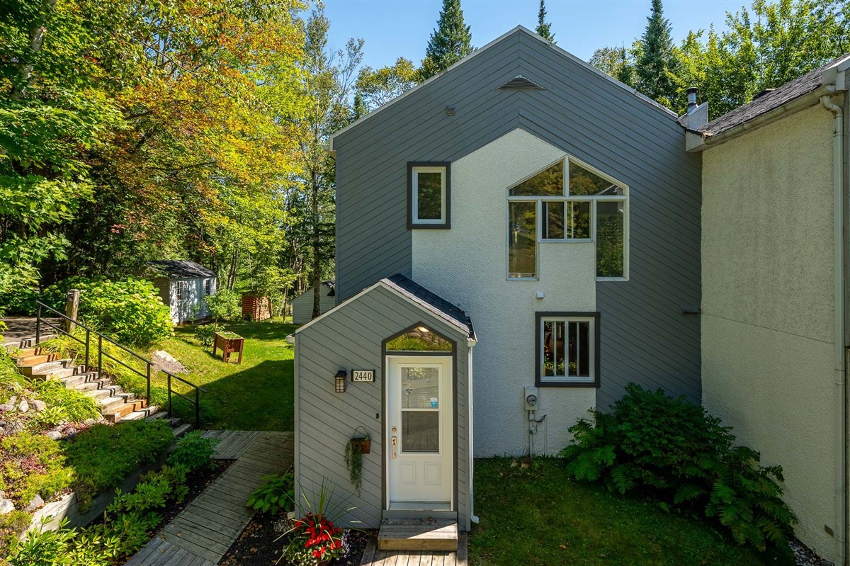 Maison à étages - 2440 Rue du Hameau, Sainte-Adèle