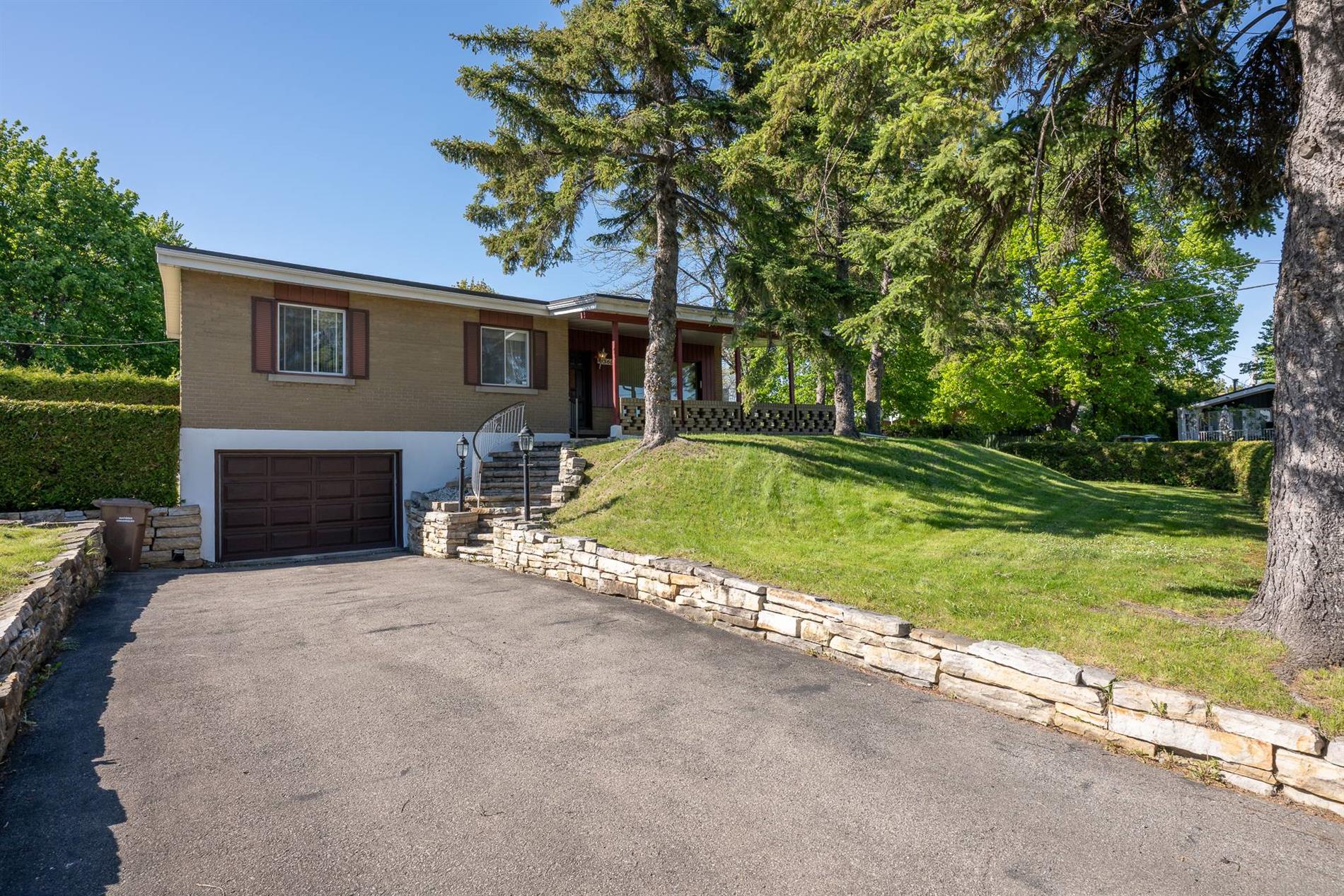 560 Rue Hocquart — photo 1