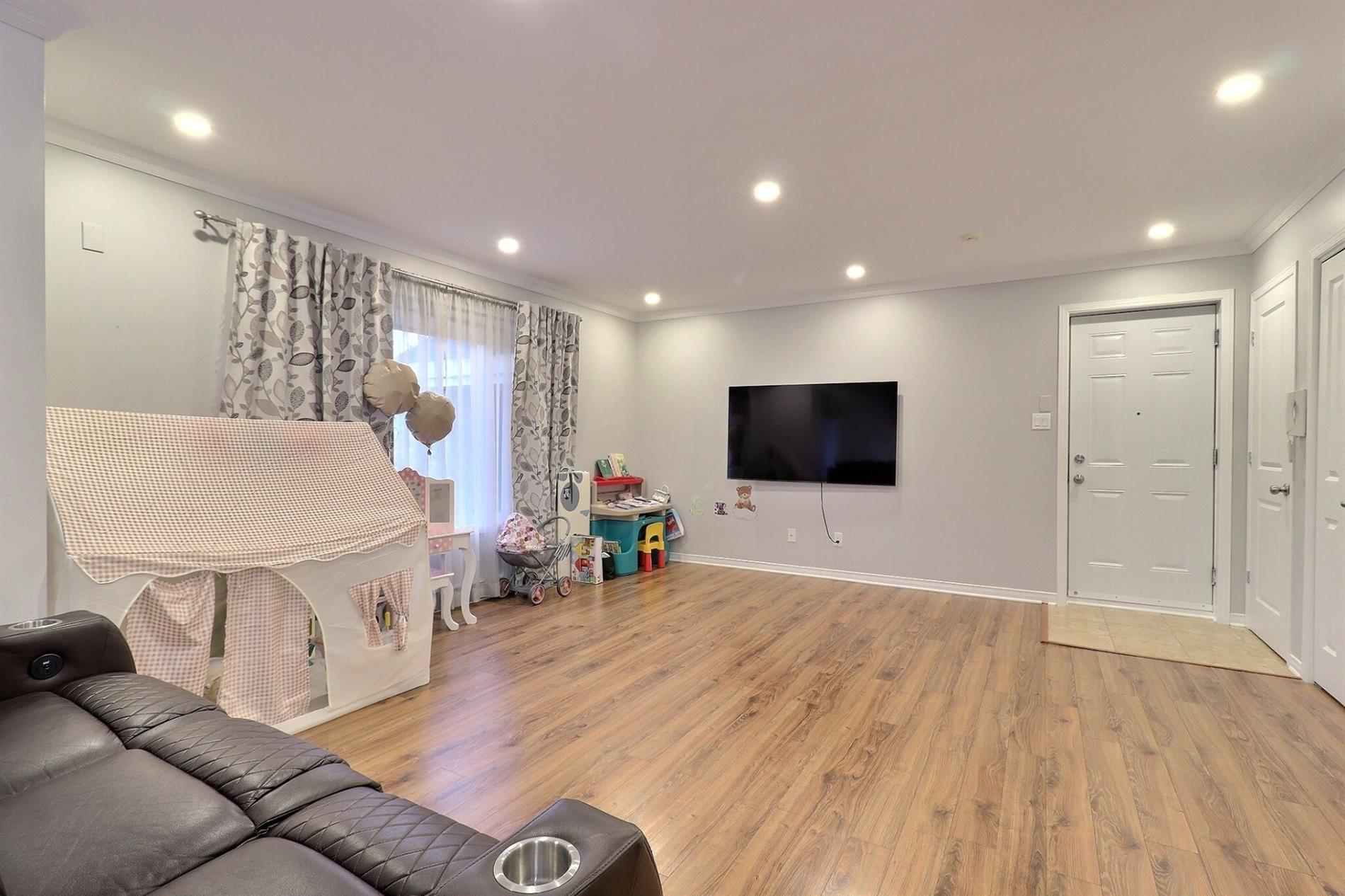 4-113 Rue St-Hubert — photo 2