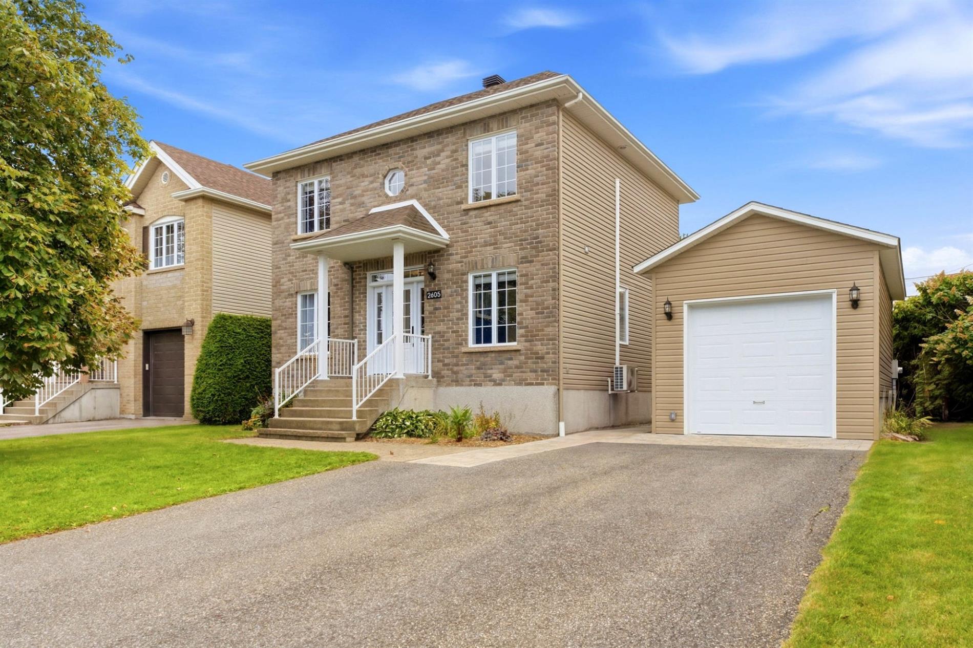 2605 Av. Bousquet — photo 1