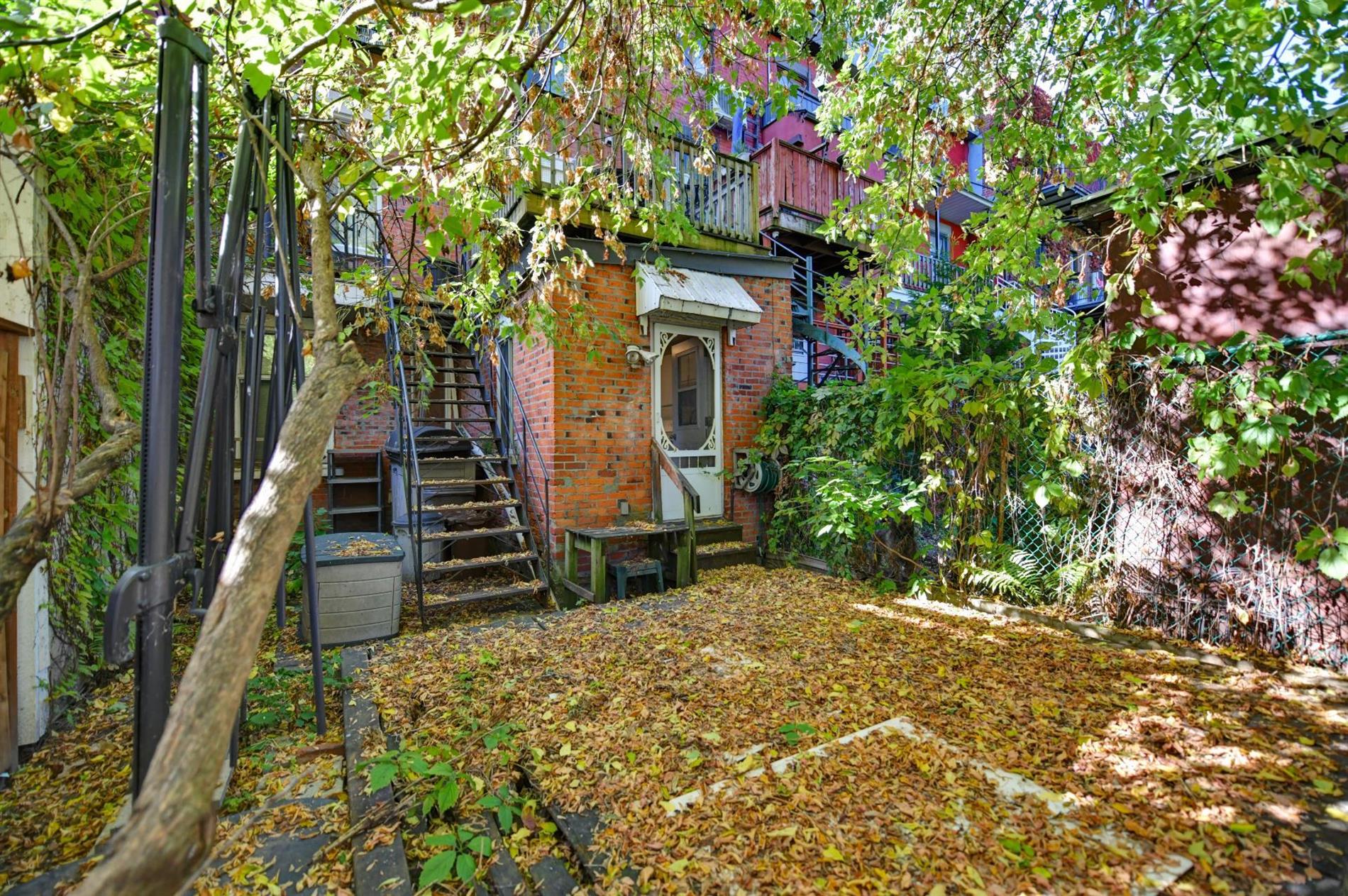 2051-2053 Rue St-André — photo 3
