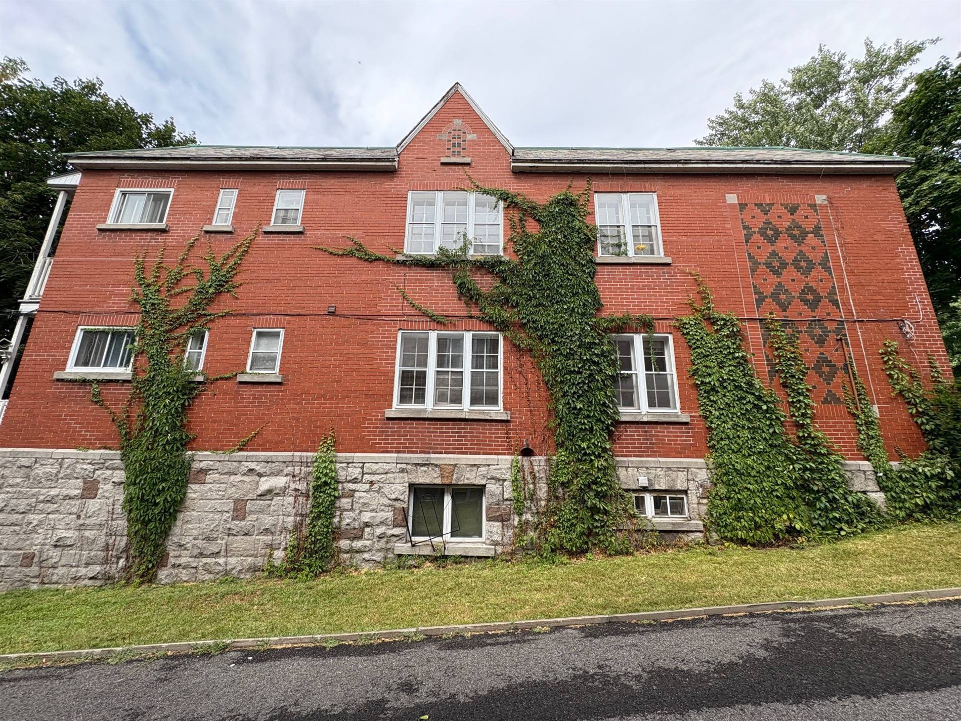 3861-3863 Av. Van Horne — photo 3