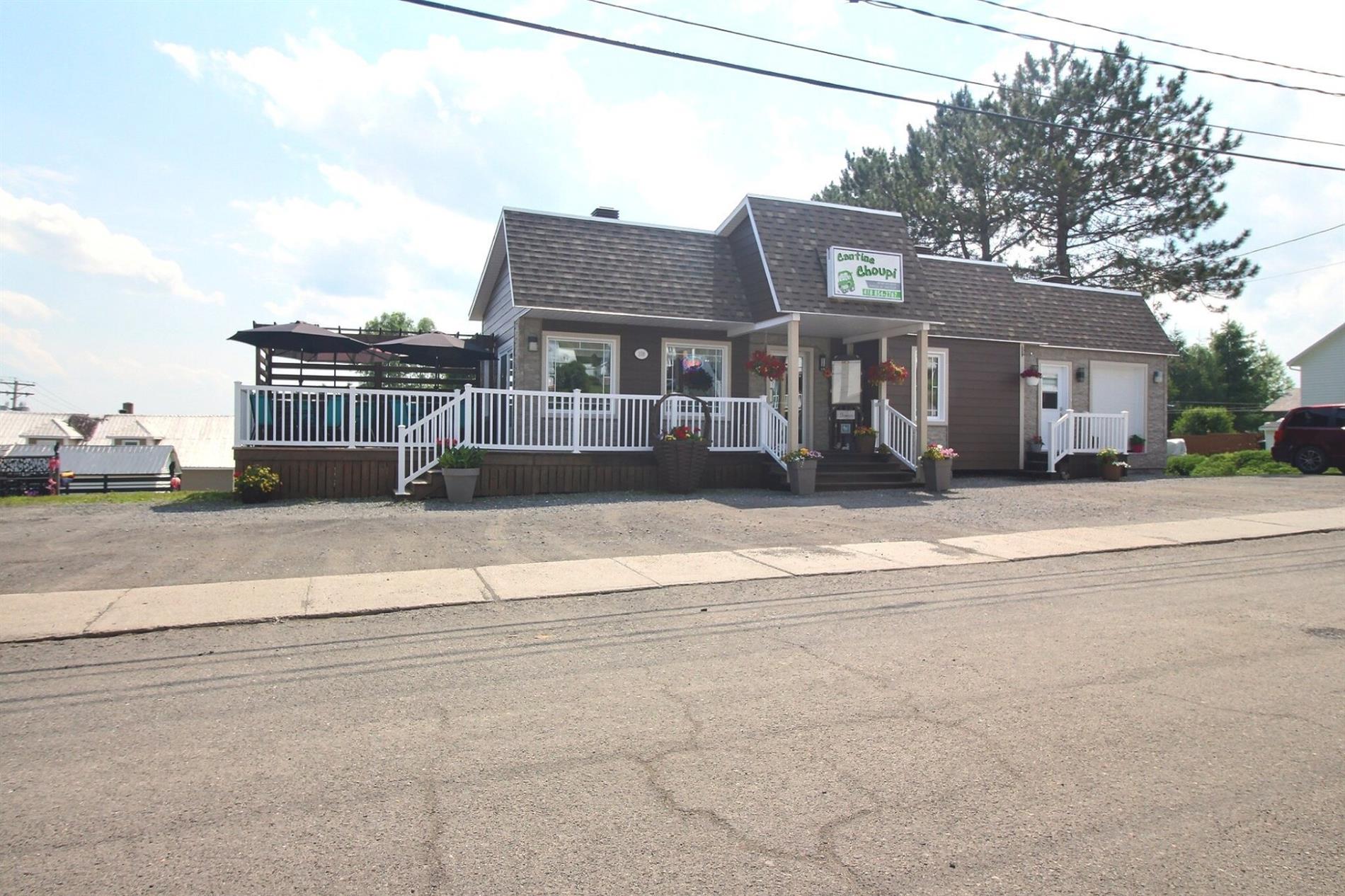 109 Rue St-Charles — photo 1