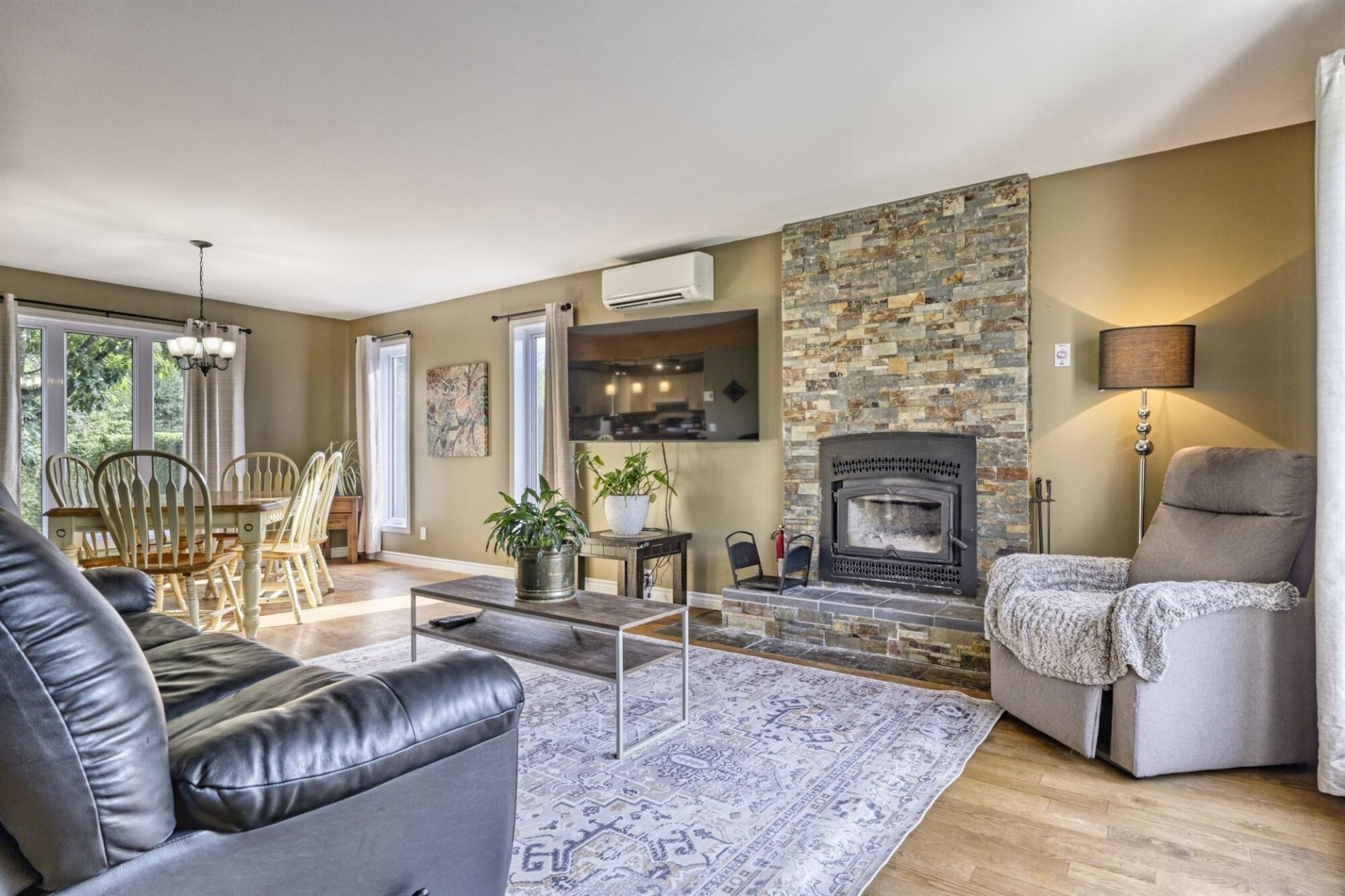 351 Rue St-Jacques E. — photo 3