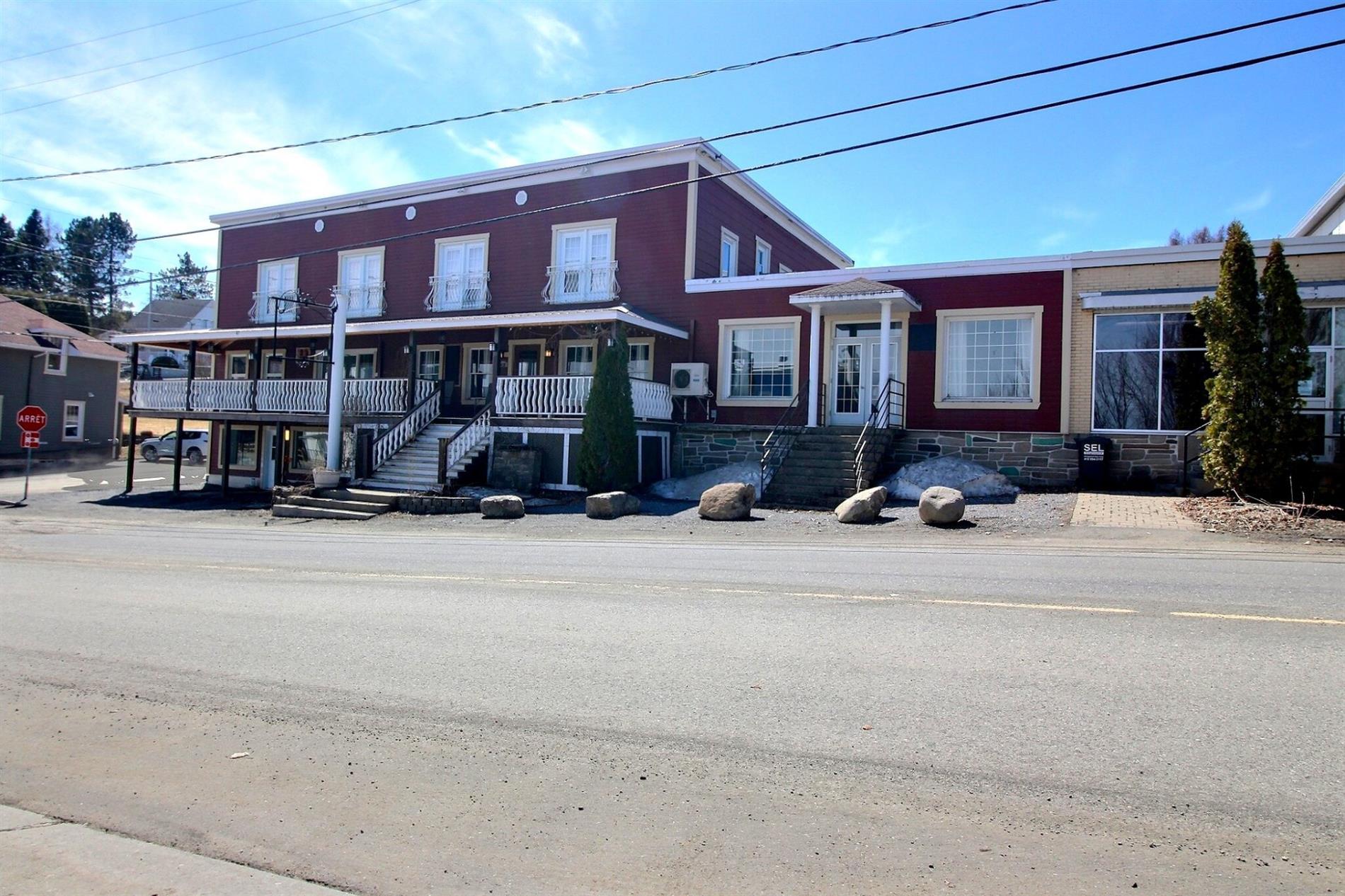 2428-2428B Rue Commerciale S. — photo 1