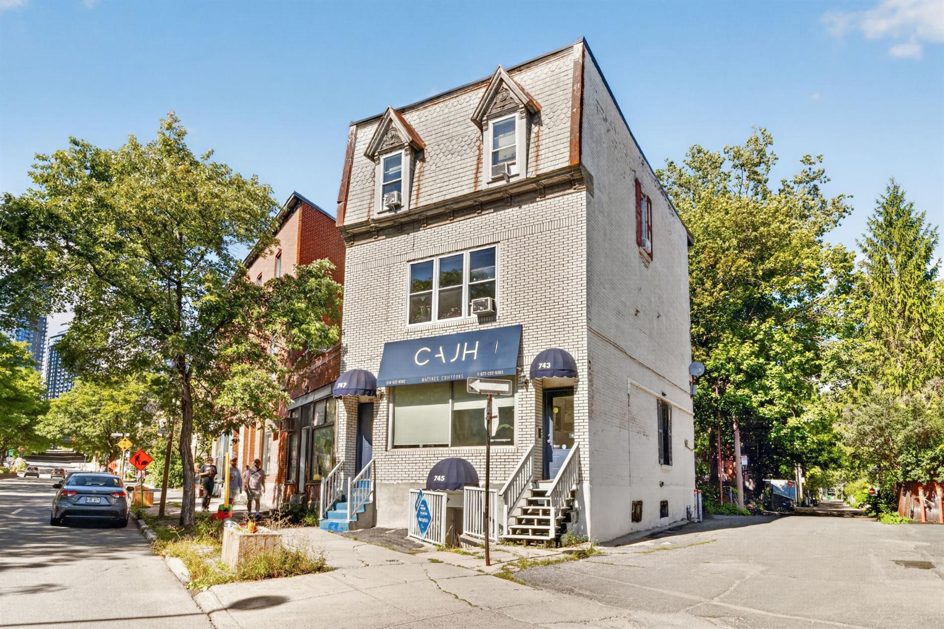 743-747 Av. Atwater — photo 2