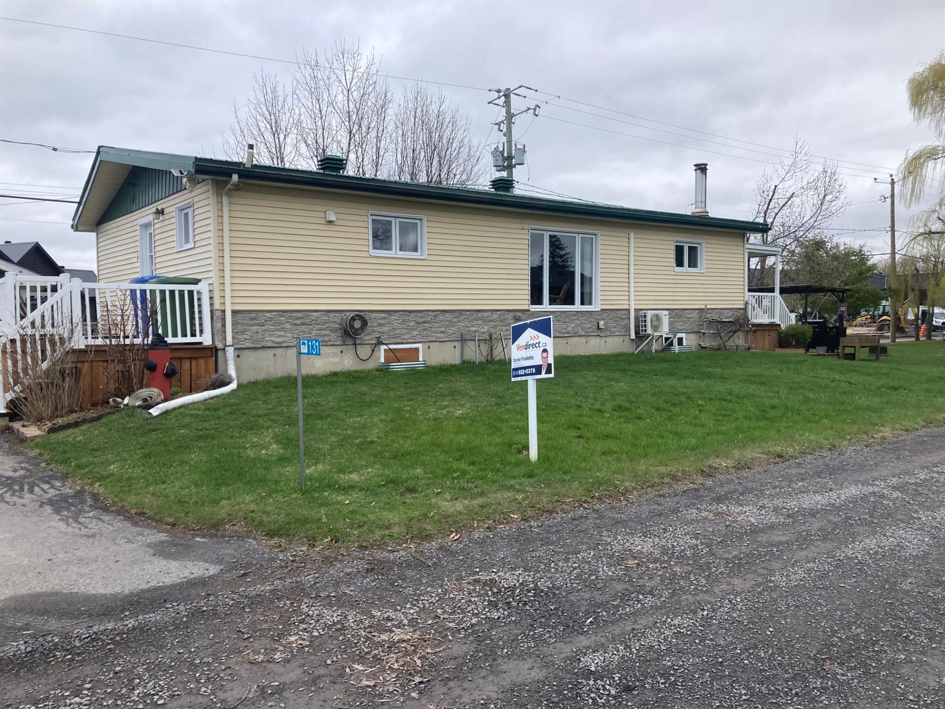 131 39e Avenue — photo 2