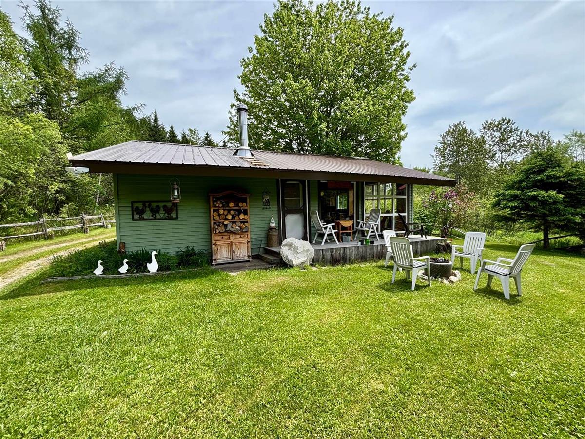 Bungalow 20A-20B 10e Rang, Sainte-Aurélie