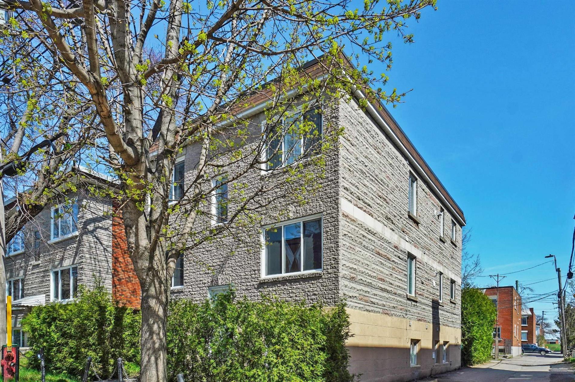 2515 Rue Bossuet — photo 1