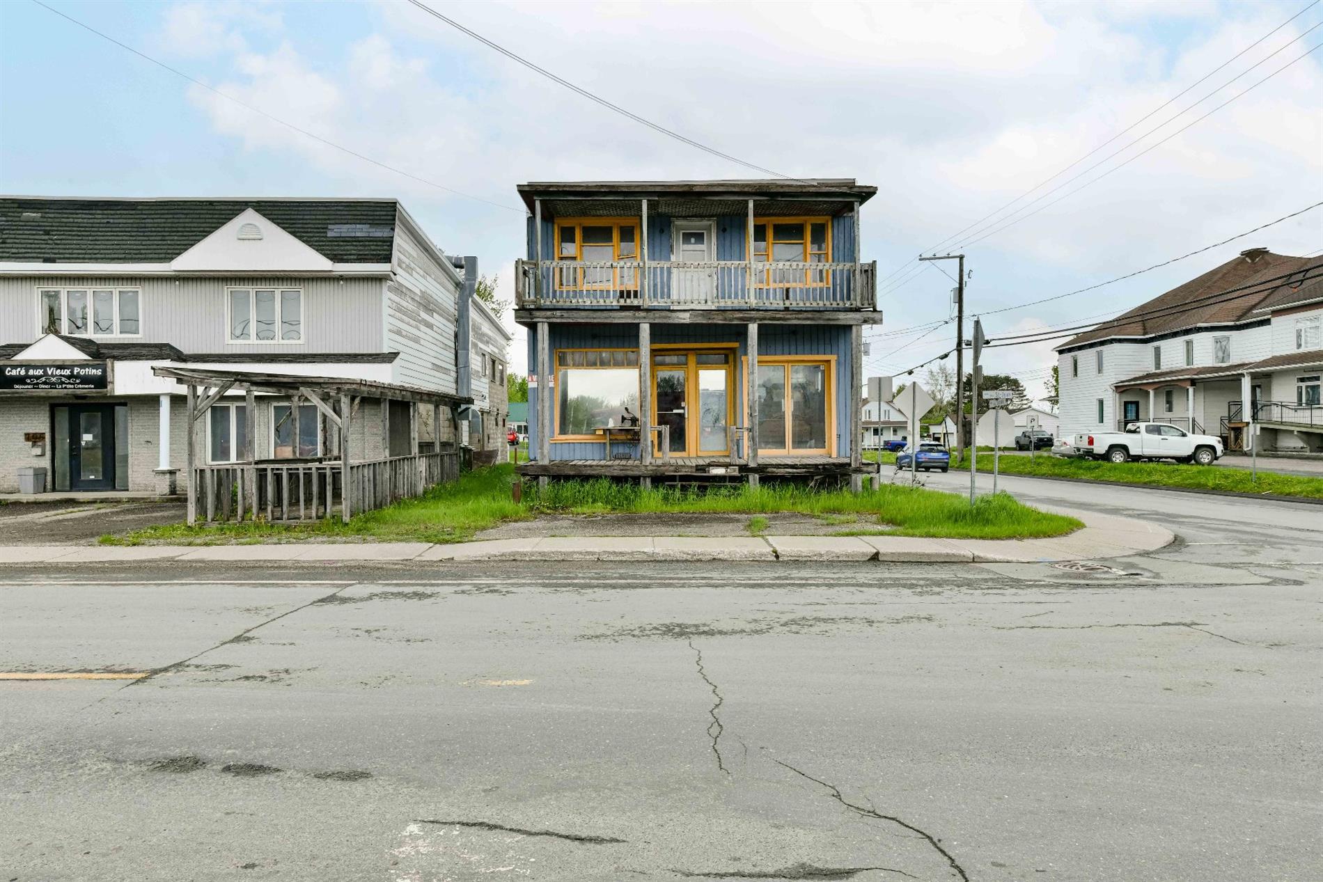 694Z Rue St-Jean — photo 1