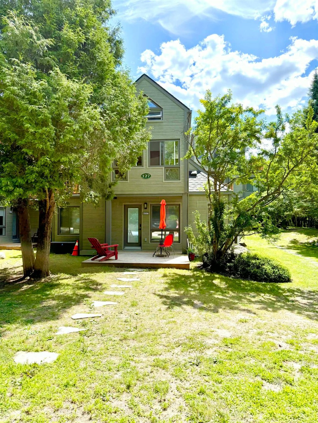 127 Ch. au Pied-de-la-Montagne — photo 1