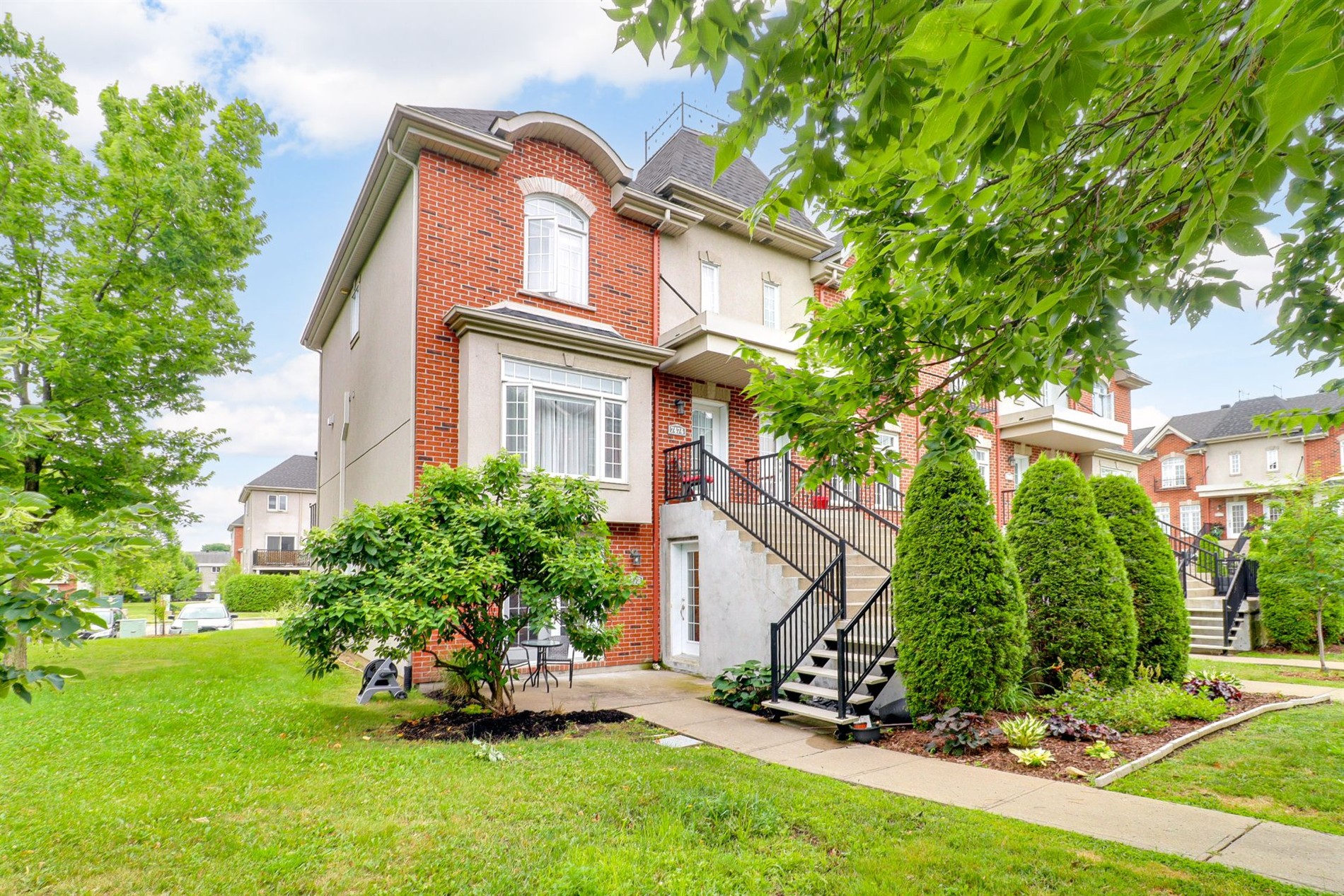 7472 Rue Angèle — photo 1