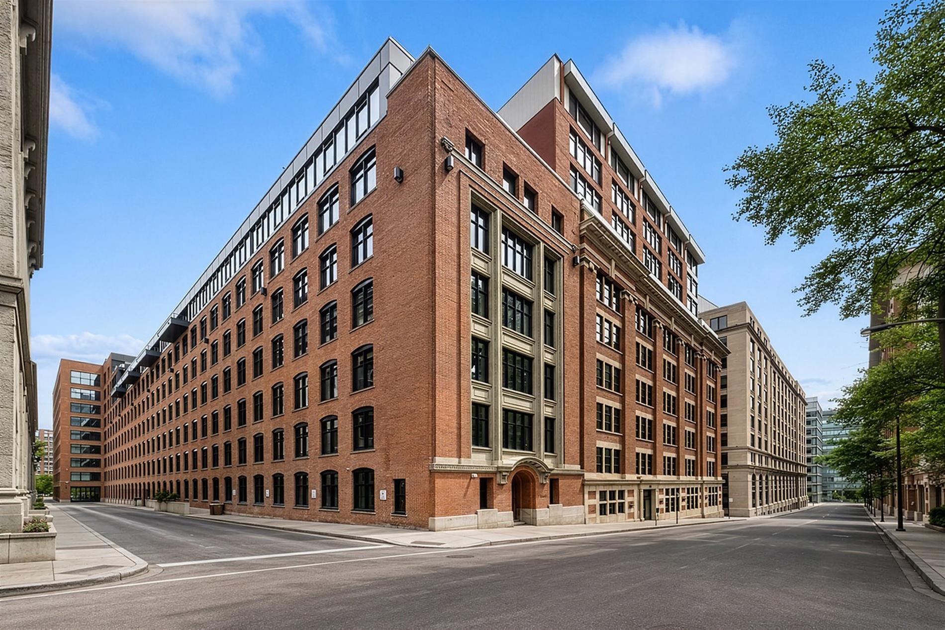 1061 Rue St-Alexandre — photo 1