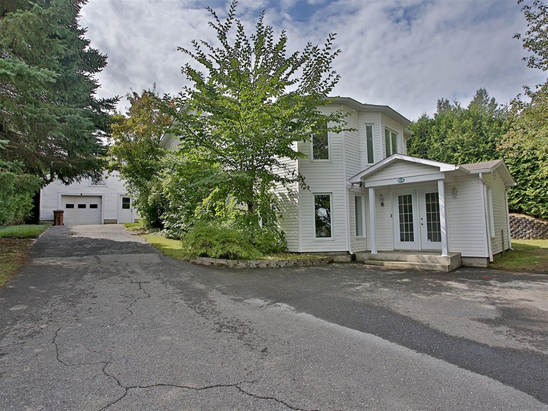 606 Rue Merrill — photo 1