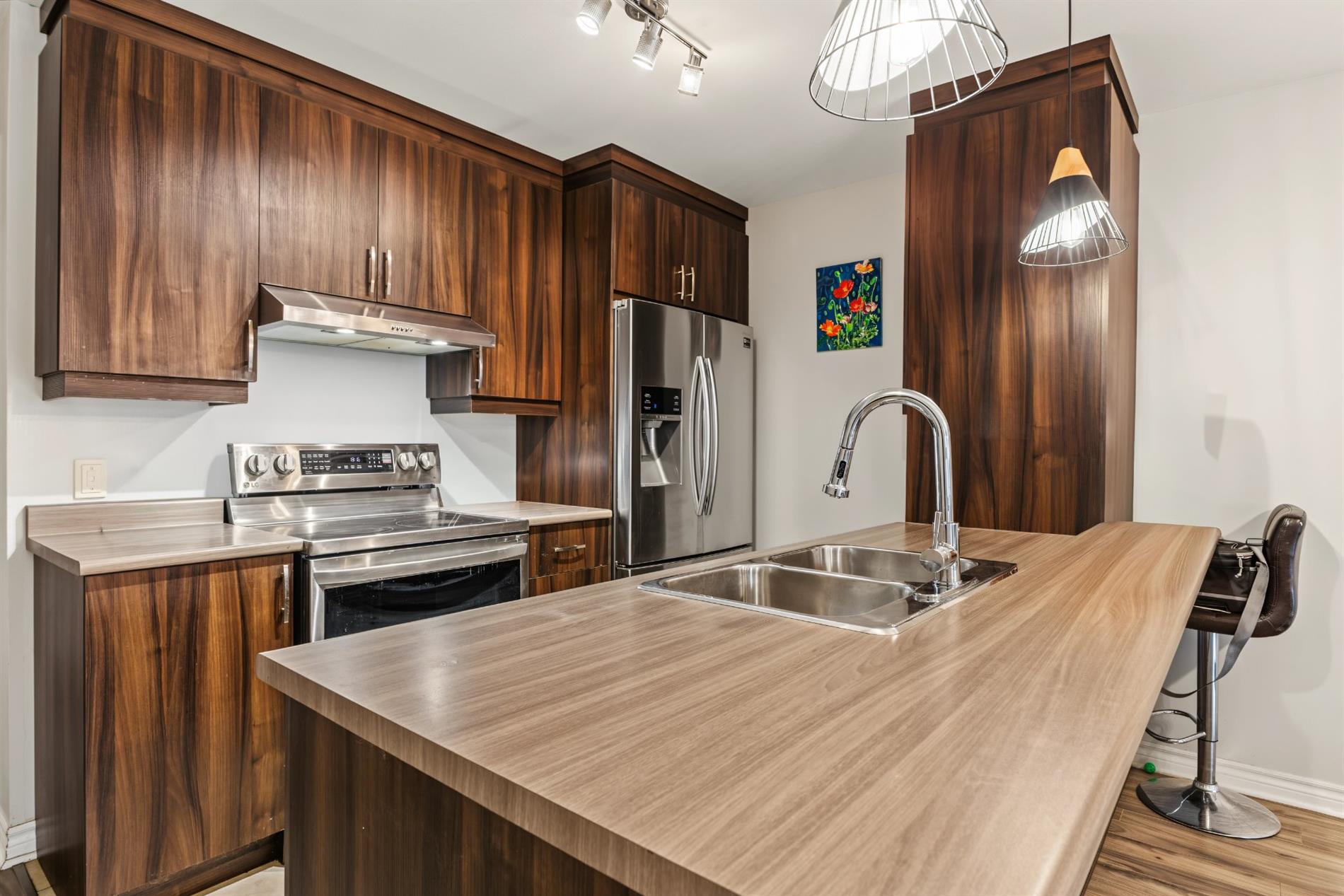 5-136 Rue St-Jude S. — photo 3