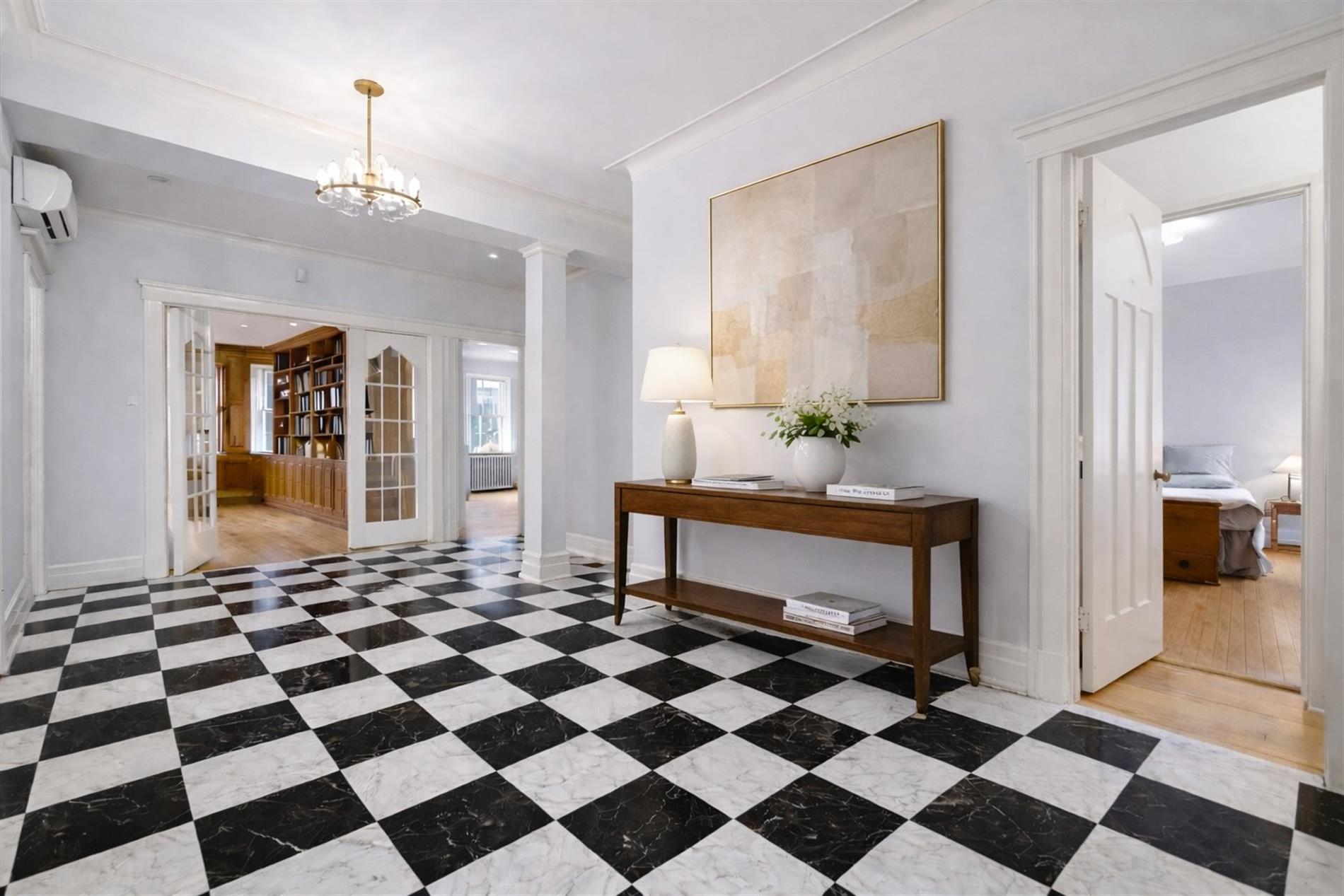 31-1540 Av. Bernard — photo 2