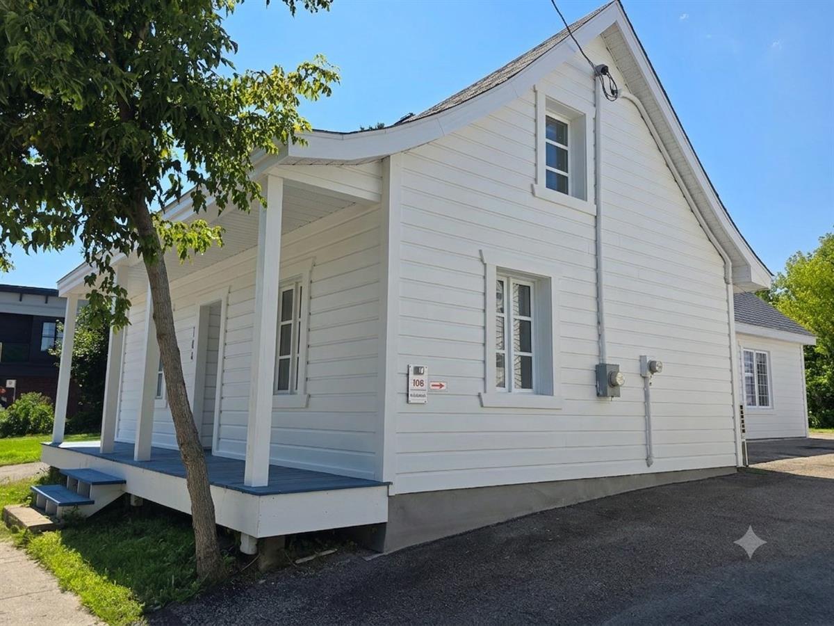One-and-a-half-storey house - 104 Rue St-Louis, Saint-Eustache