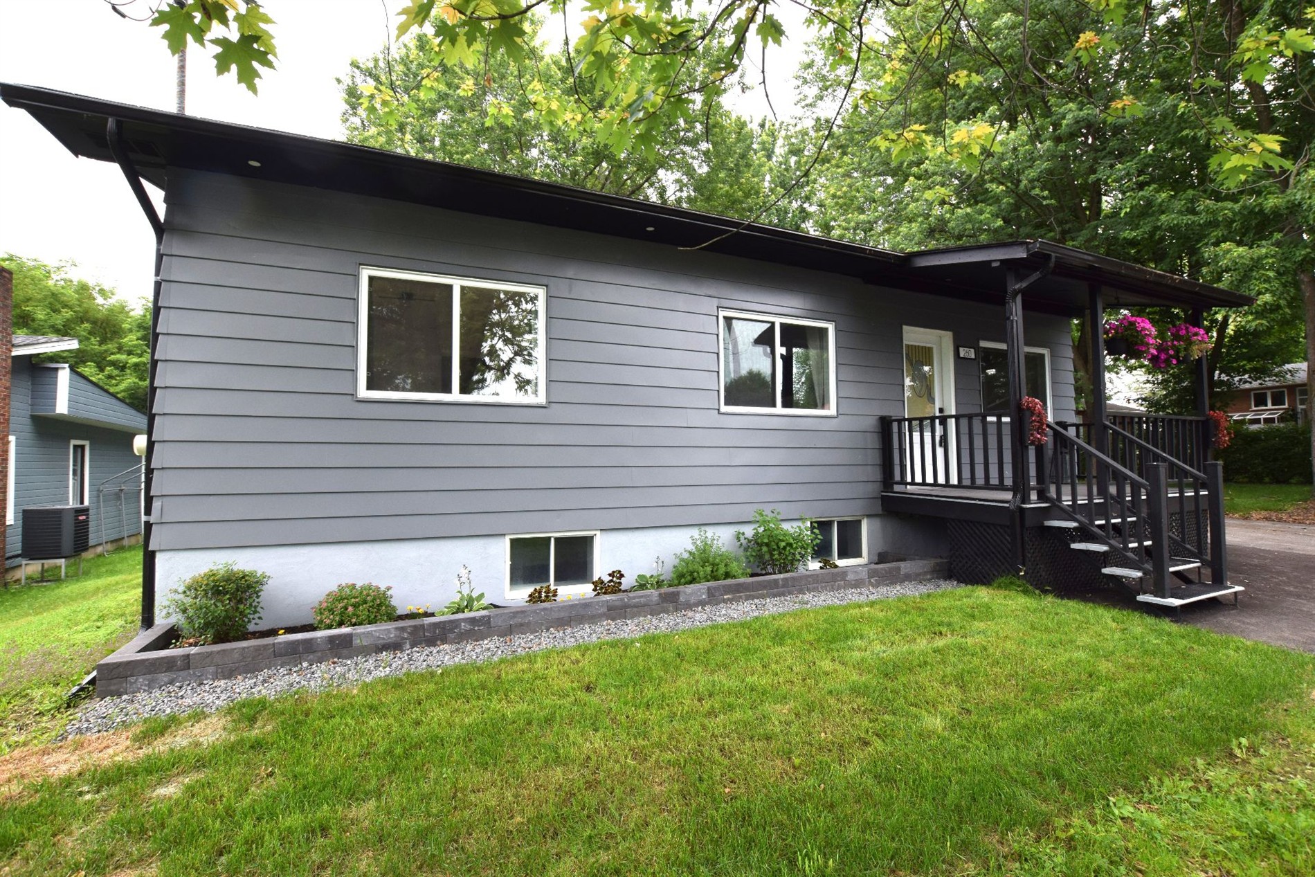 260 7e Avenue — photo 1